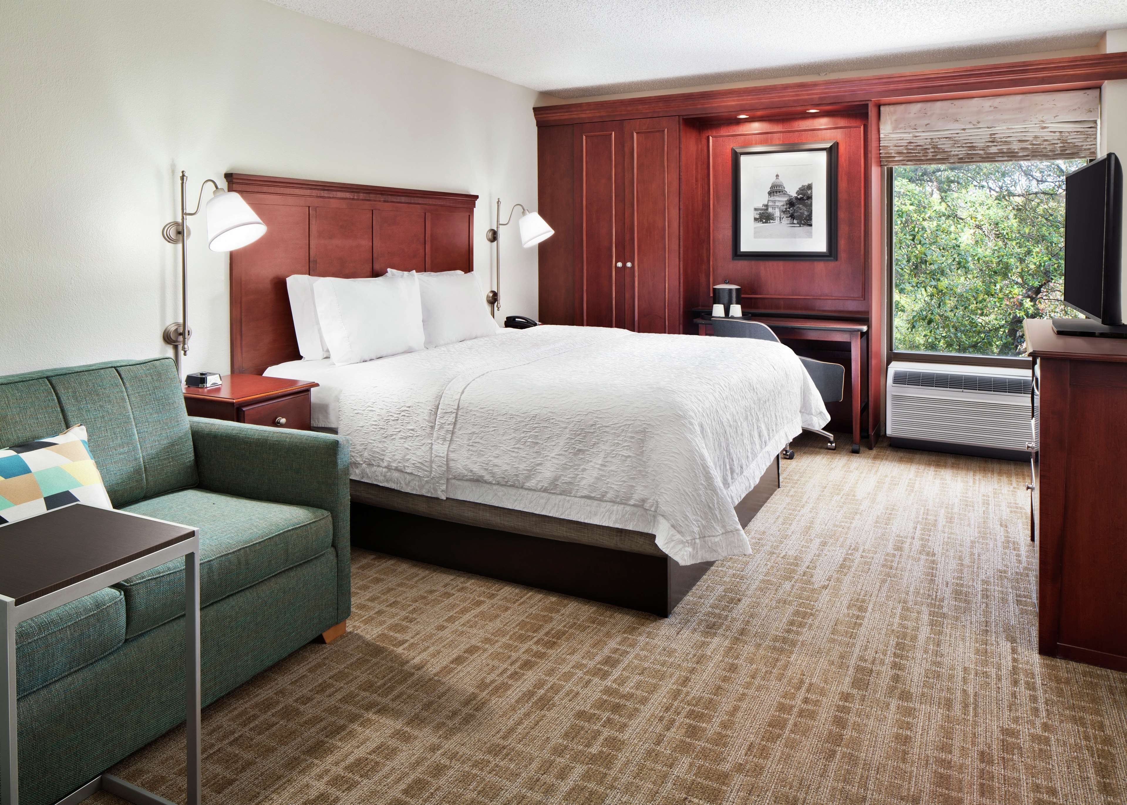 Hampton Inn Austin-North @ I-35 & Hwy 183 Hampton Inn Austin-North @ I-35 & Hwy 183