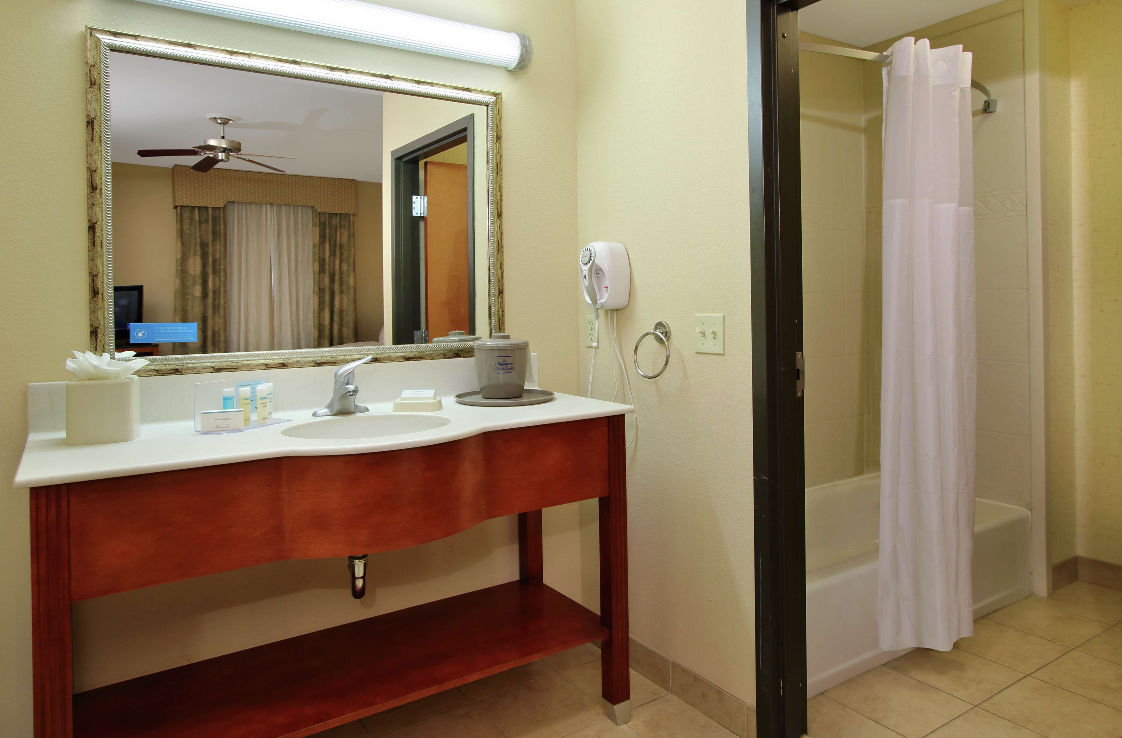 Hampton Inn & Suites Buffalo Hampton Inn & Suites Buffalo
