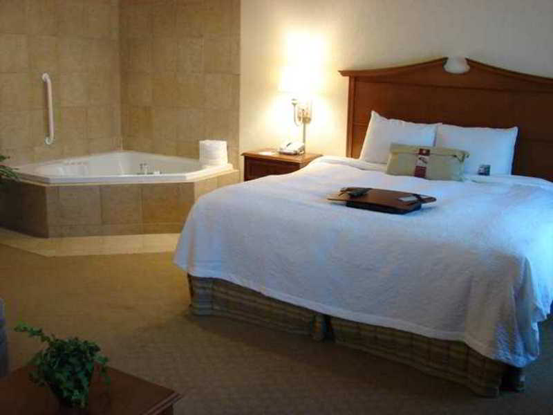 Hampton Inn & Suites College Station/US 6-East Bypass Hampton Inn & Suites College Station/US 6-East Bypass