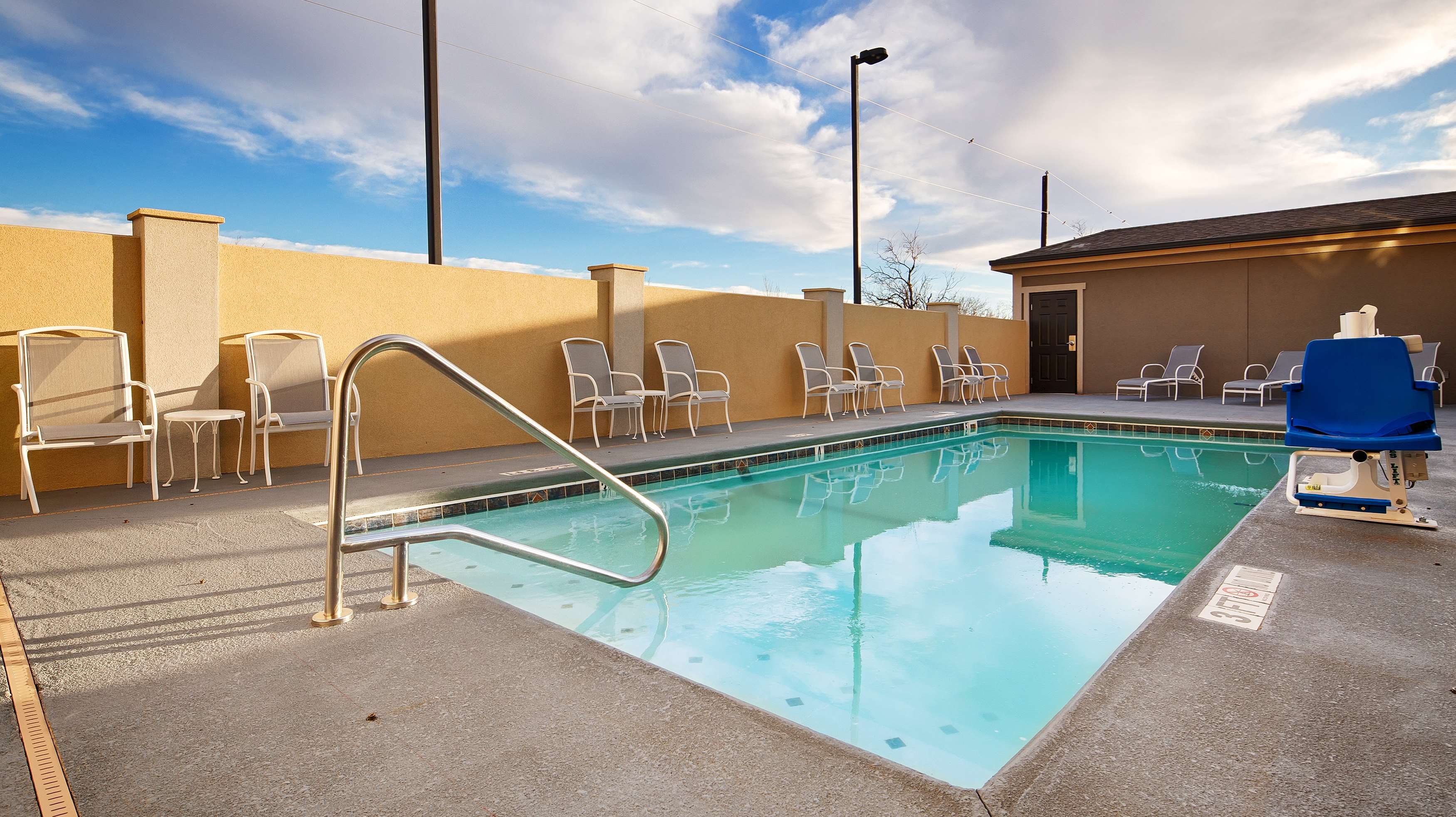 Best Western Plus Lonestar Inn and Suites