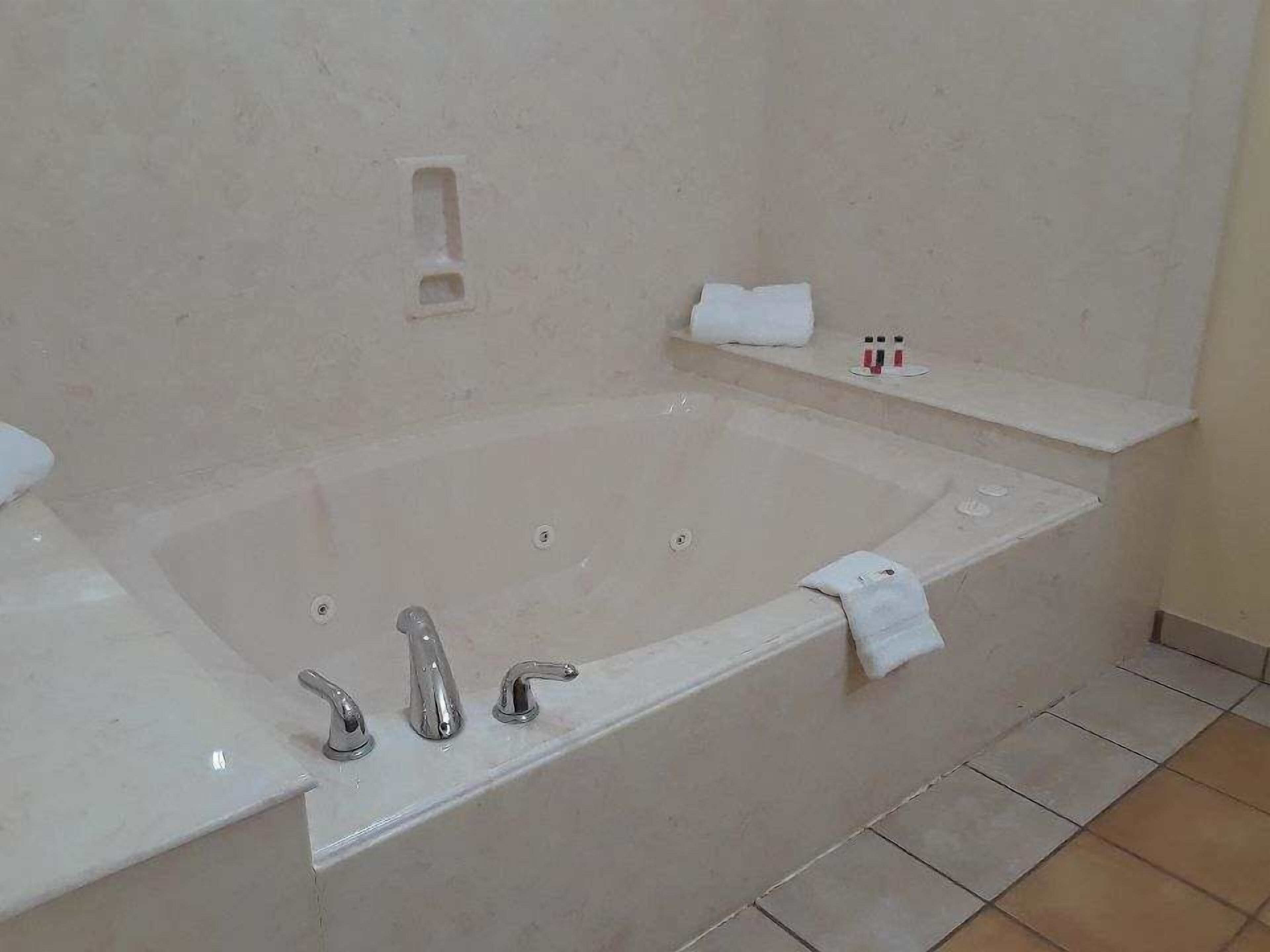 SureStay Studio by Best Western Conroe Downtown