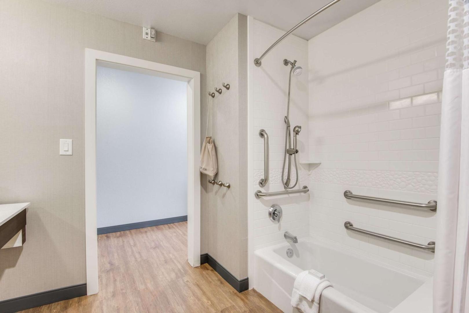 Hampton Inn & Suites Dallas Ft Worth Airport South Hampton Inn & Suites Dallas Ft Worth Airport South