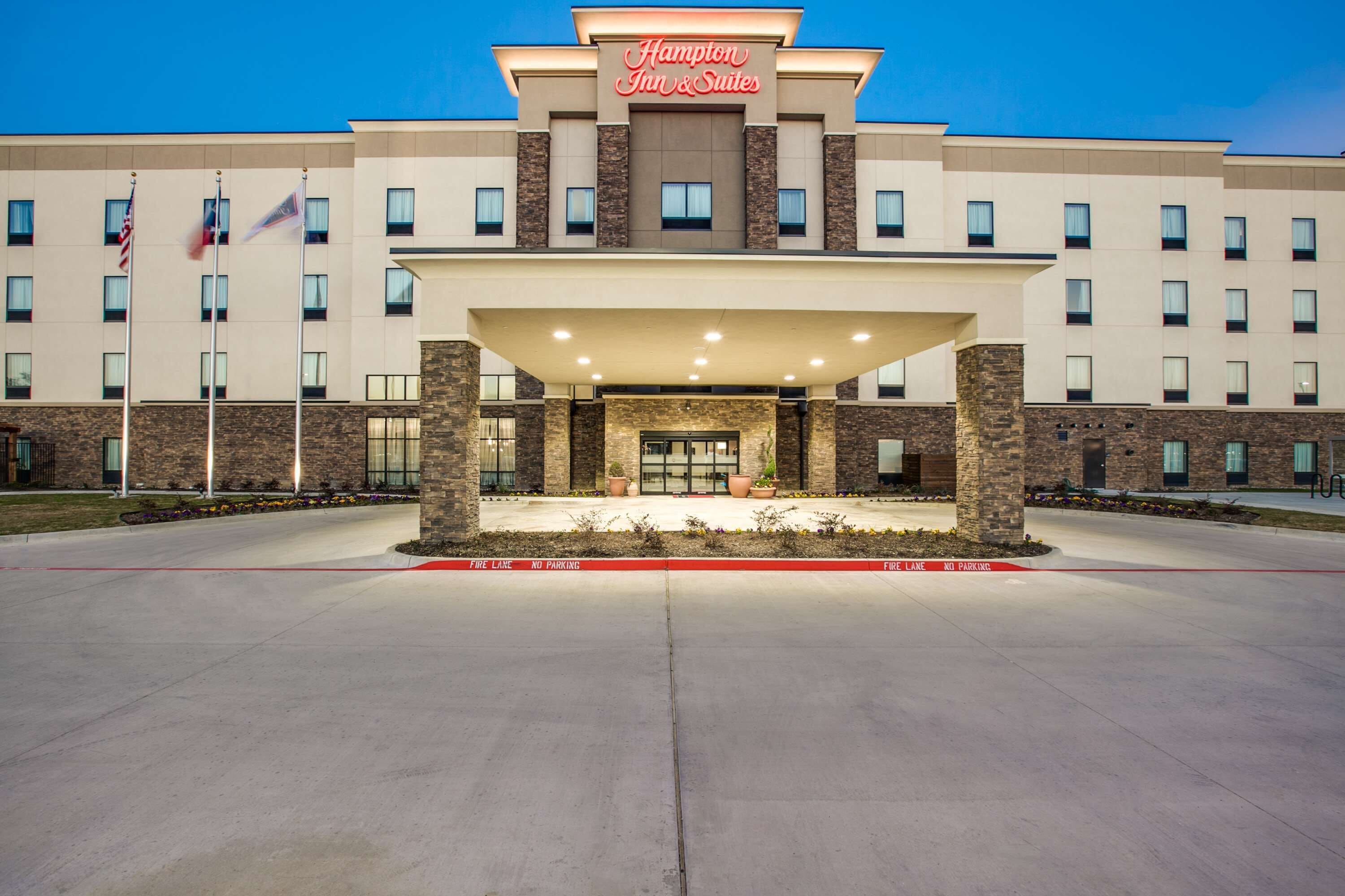 Hampton Inn & Suites Dallas Ft Worth Airport South Hampton Inn & Suites Dallas Ft Worth Airport South