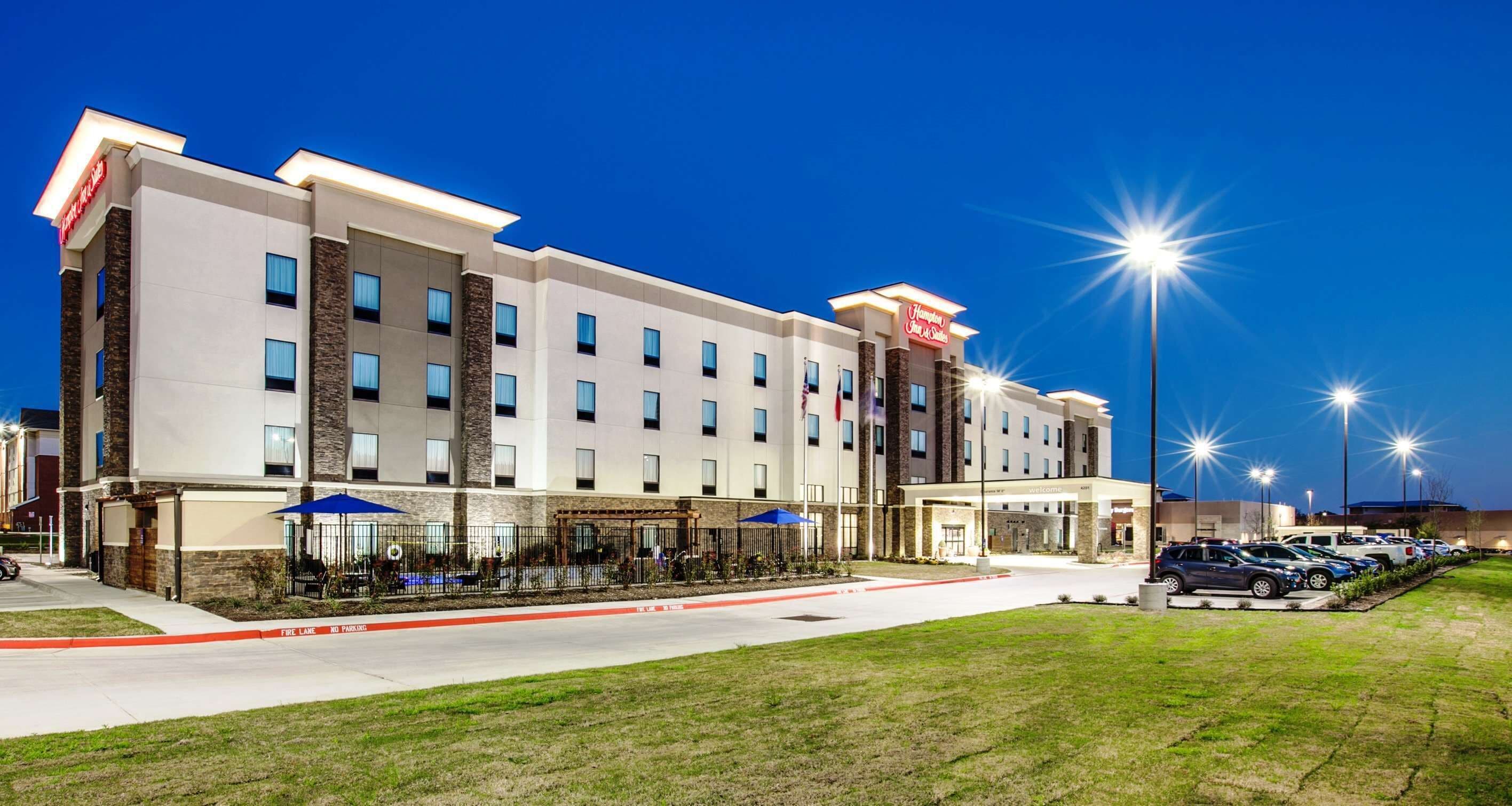 Hampton Inn & Suites Dallas Ft Worth Airport South Hampton Inn & Suites Dallas Ft Worth Airport South