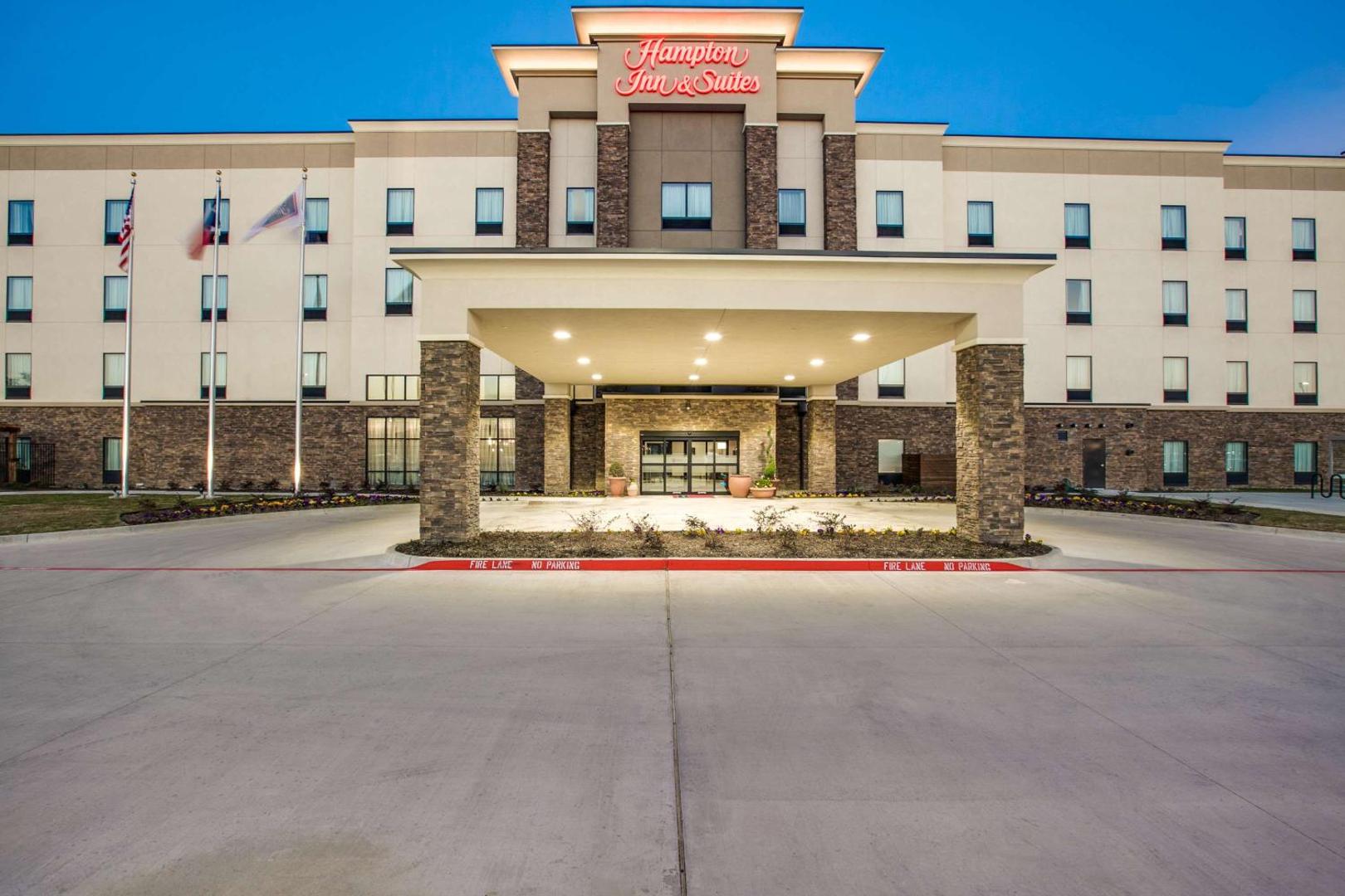 Hampton Inn & Suites Dallas Ft Worth Airport South Hampton Inn & Suites Dallas Ft Worth Airport South