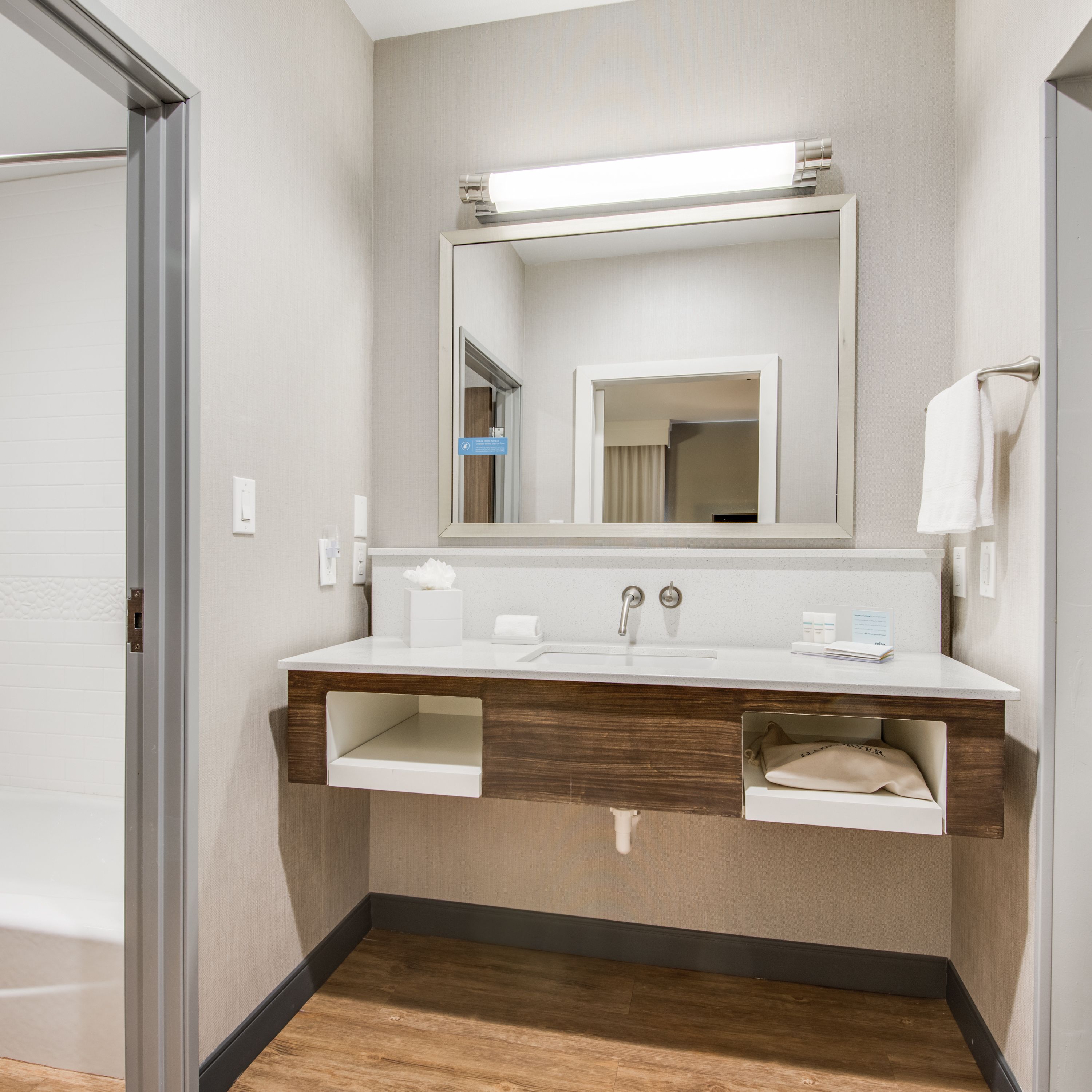 Hampton Inn & Suites Dallas Ft Worth Airport South Hampton Inn & Suites Dallas Ft Worth Airport South