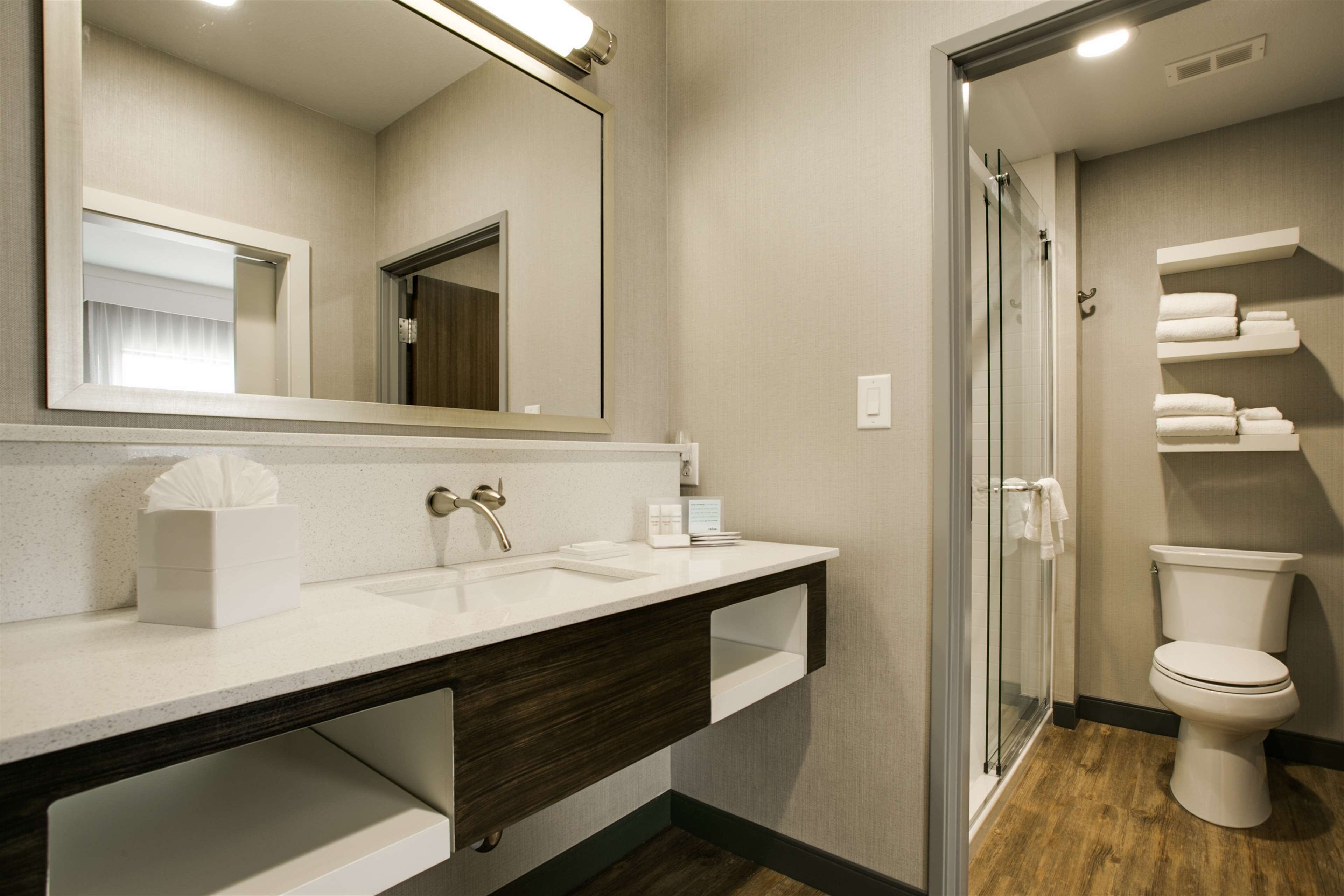 Hampton Inn & Suites Dallas Ft Worth Airport South Hampton Inn & Suites Dallas Ft Worth Airport South