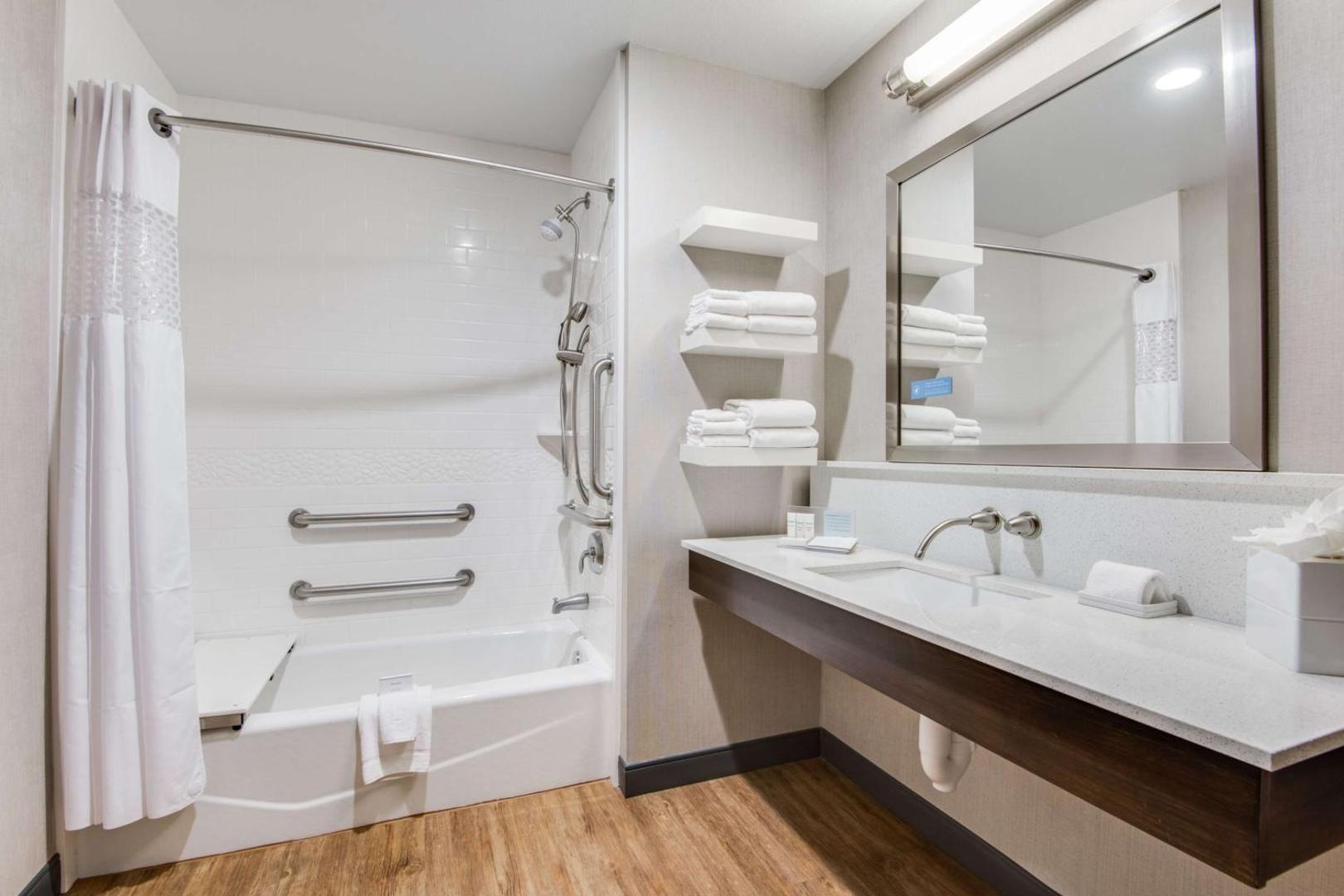 Hampton Inn & Suites Dallas Ft Worth Airport South Hampton Inn & Suites Dallas Ft Worth Airport South