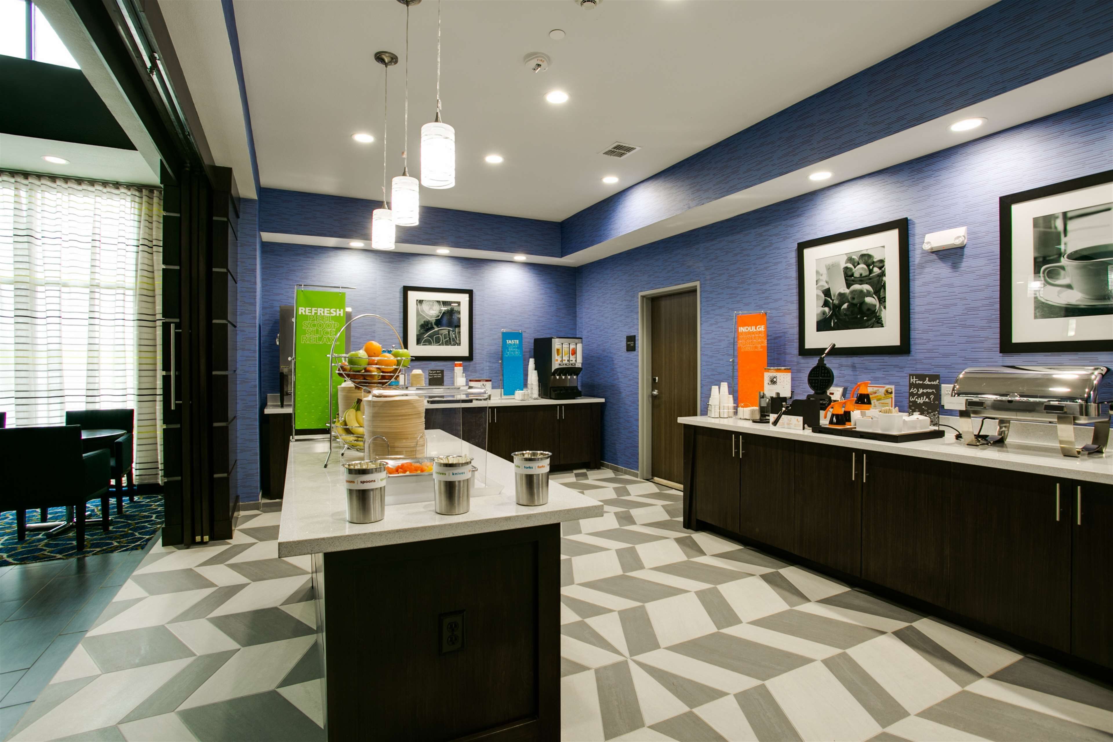 Hampton Inn & Suites Dallas Ft Worth Airport South Hampton Inn & Suites Dallas Ft Worth Airport South
