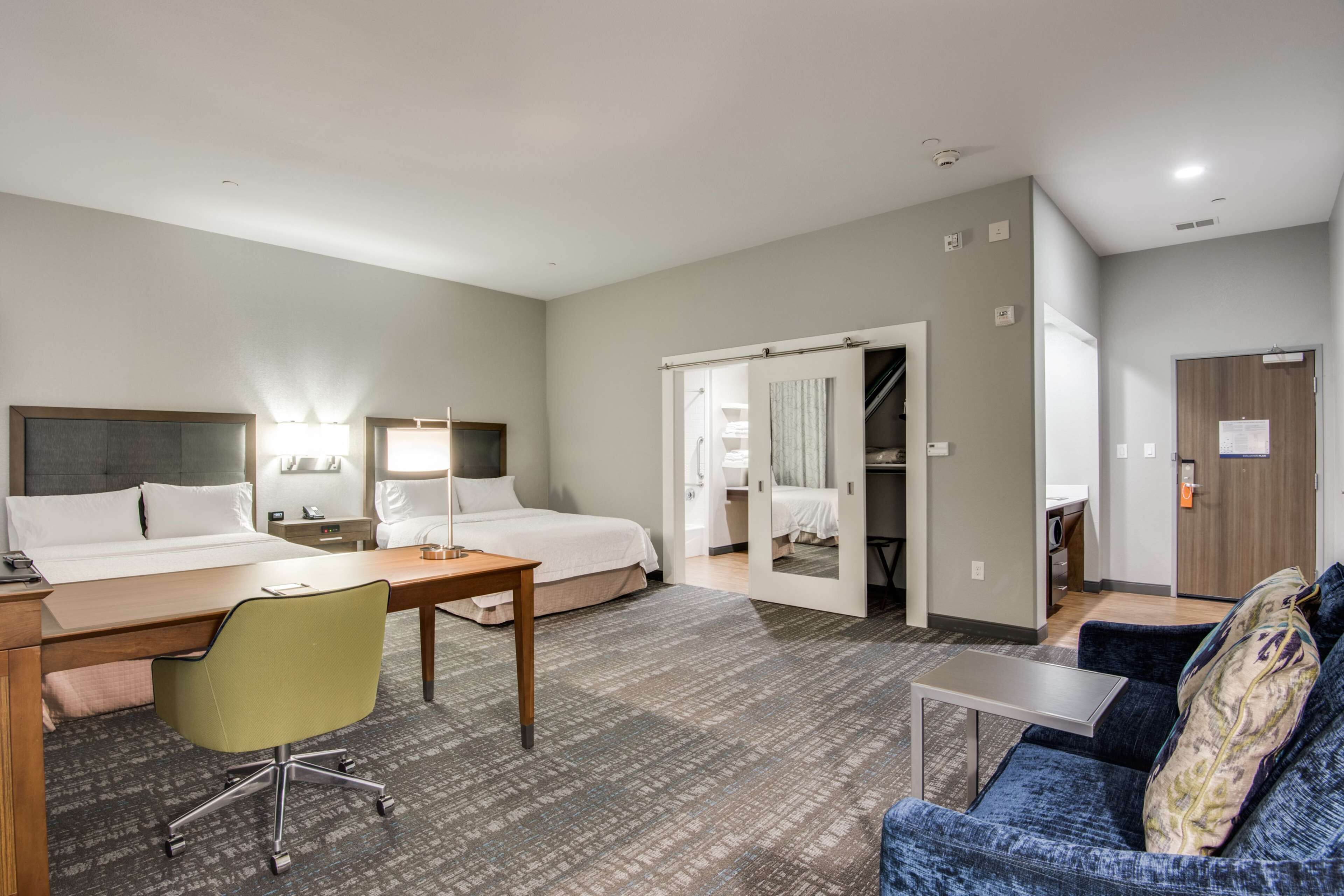 Hampton Inn & Suites Dallas Ft Worth Airport South Hampton Inn & Suites Dallas Ft Worth Airport South