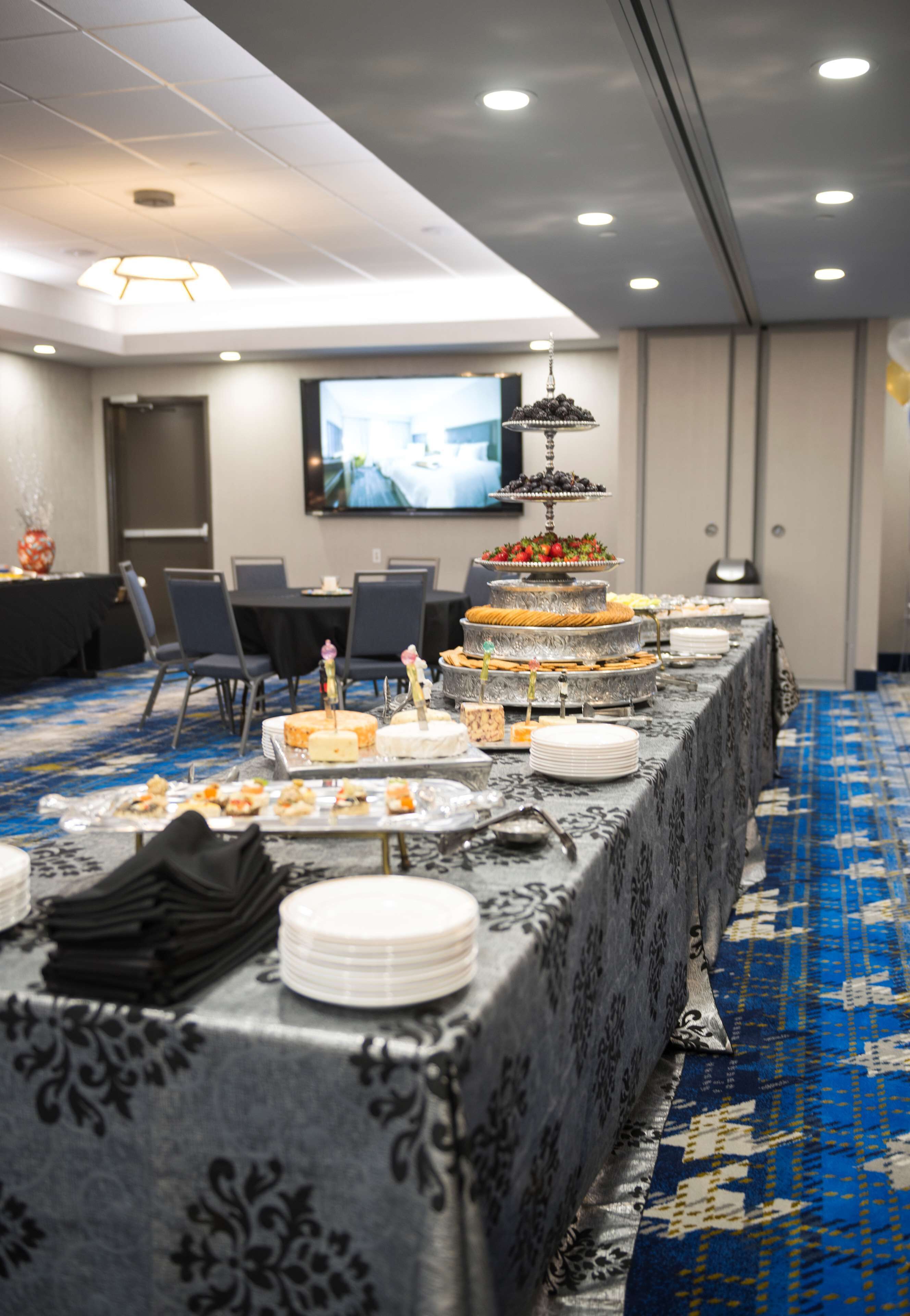 Hampton Inn & Suites Dallas Ft Worth Airport South Hampton Inn & Suites Dallas Ft Worth Airport South