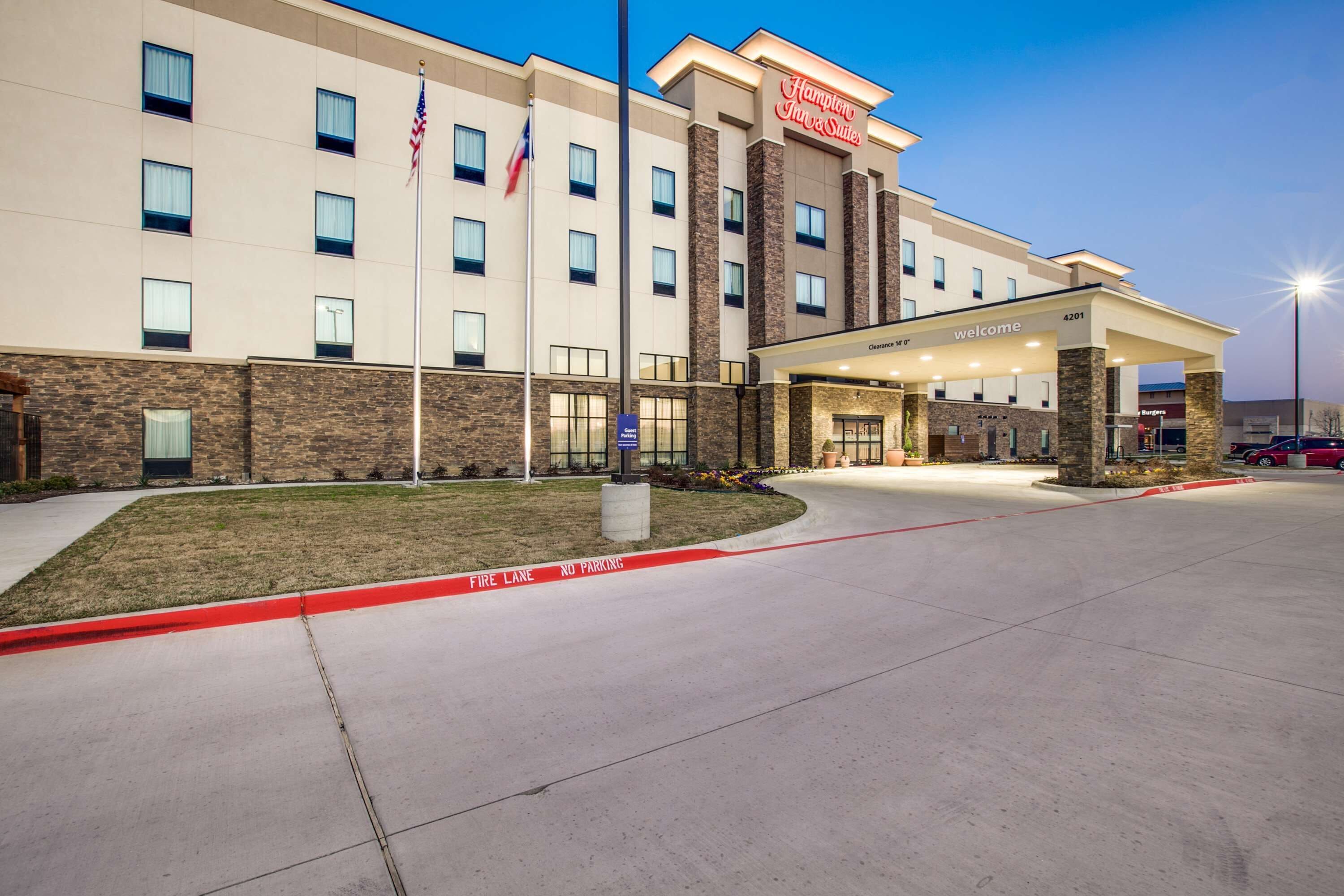 Hampton Inn & Suites Dallas Ft Worth Airport South Hampton Inn & Suites Dallas Ft Worth Airport South