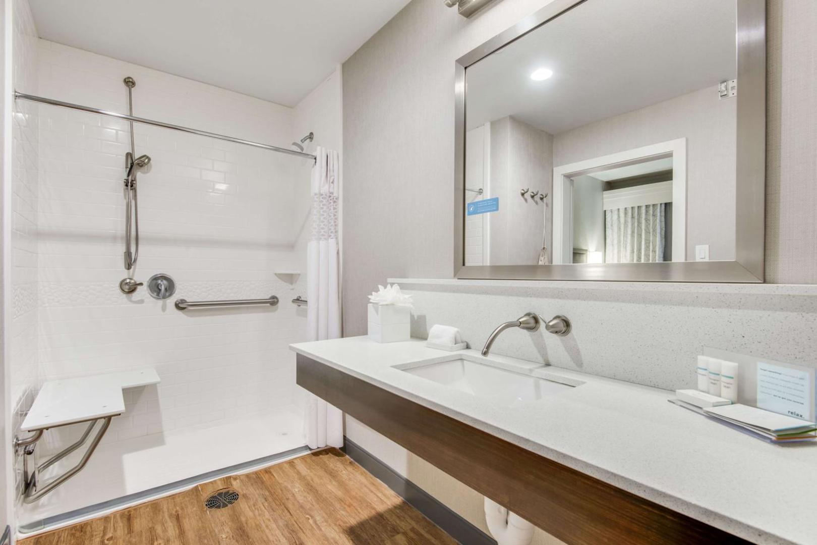 Hampton Inn & Suites Dallas Ft Worth Airport South Hampton Inn & Suites Dallas Ft Worth Airport South