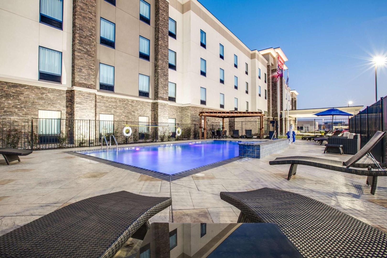Hampton Inn & Suites Dallas Ft Worth Airport South Hampton Inn & Suites Dallas Ft Worth Airport South