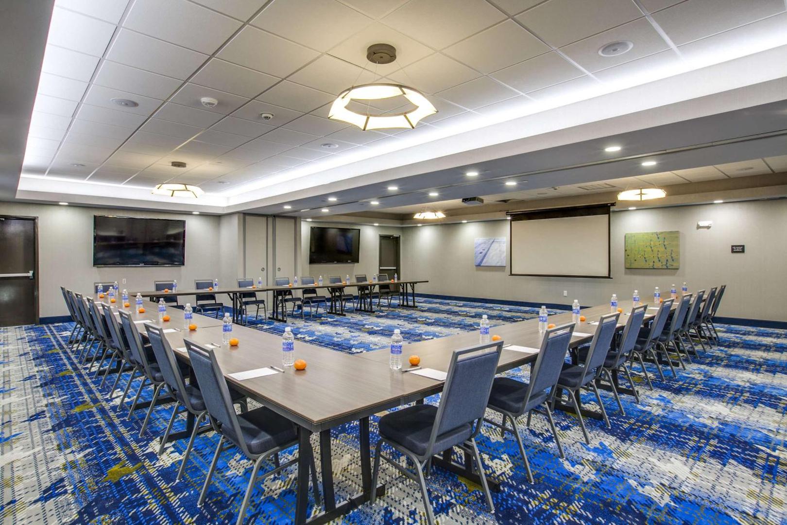 Hampton Inn & Suites Dallas Ft Worth Airport South Hampton Inn & Suites Dallas Ft Worth Airport South