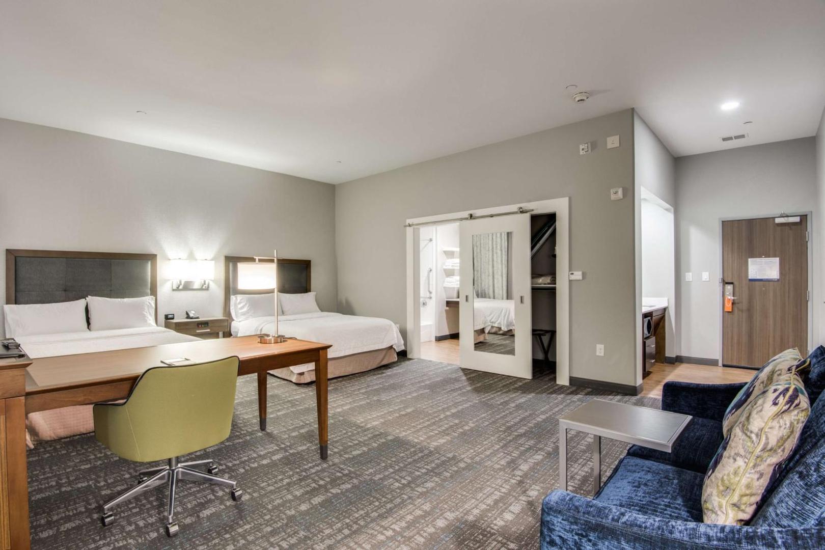 Hampton Inn & Suites Dallas Ft Worth Airport South Hampton Inn & Suites Dallas Ft Worth Airport South