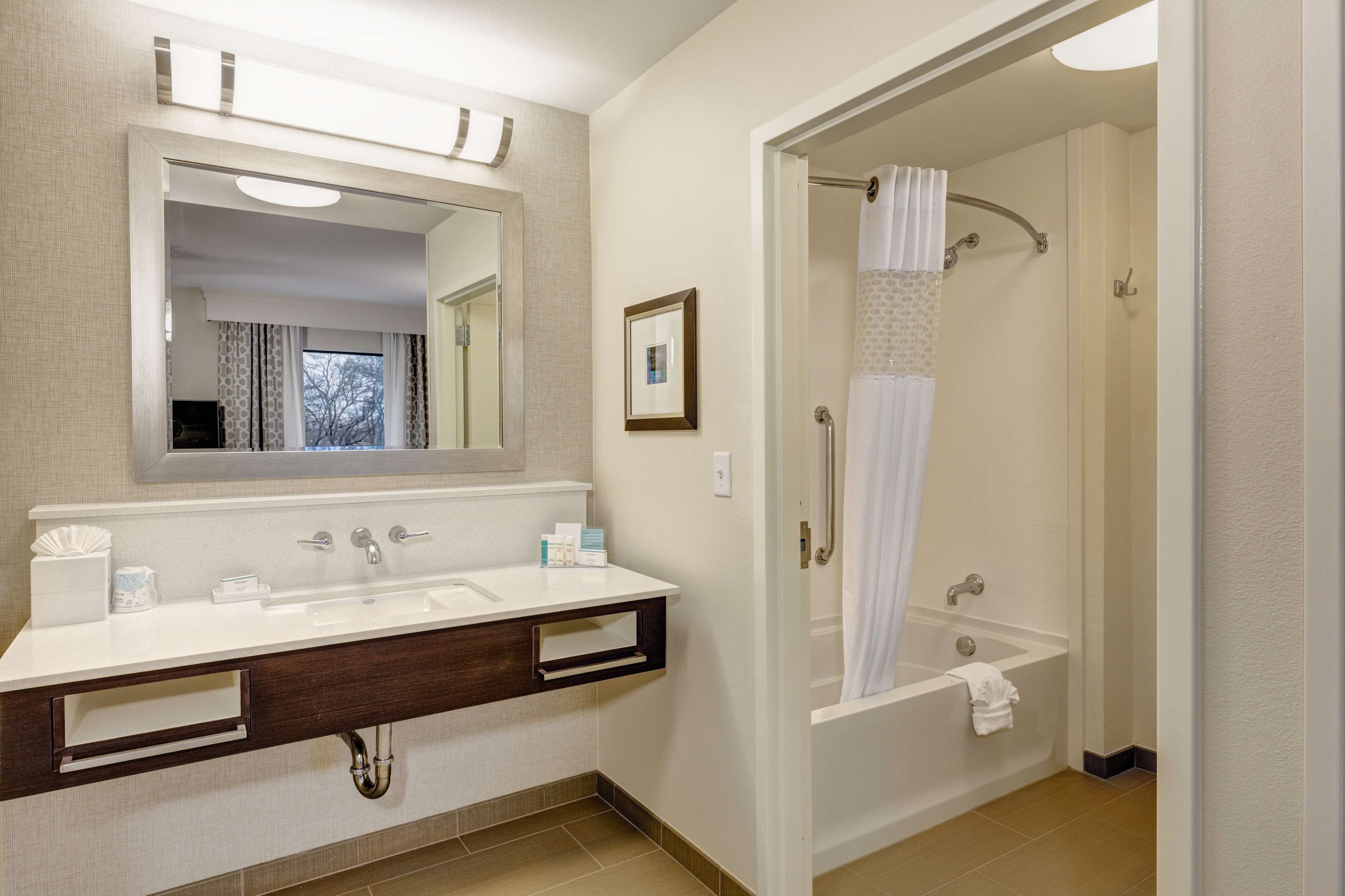 Hampton Inn & Suites Dallas/Plano-East Hampton Inn & Suites Dallas/Plano-East