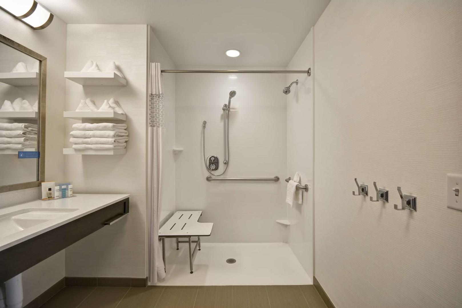 Hampton Inn & Suites Dallas/Plano-East Hampton Inn & Suites Dallas/Plano-East