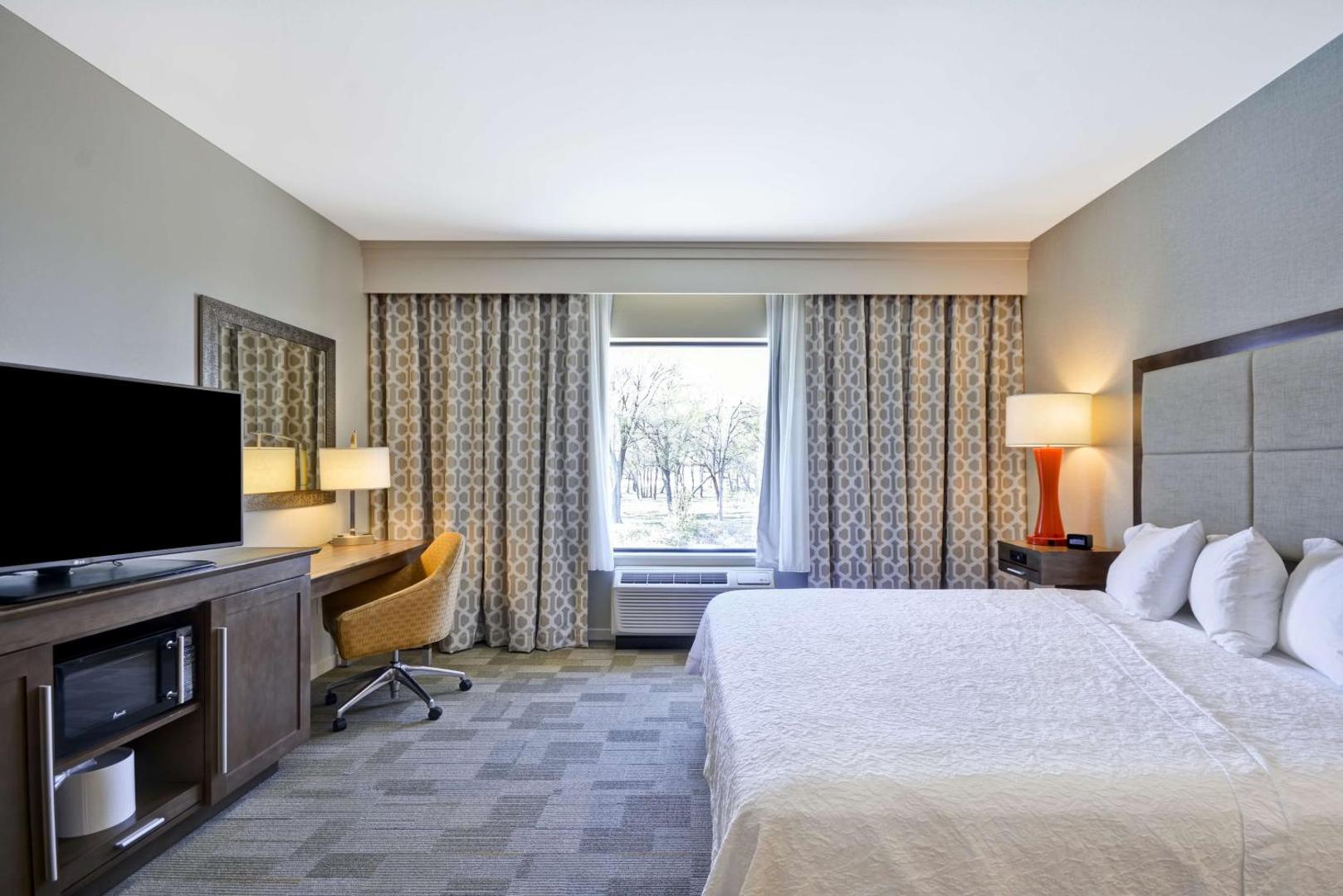 Hampton Inn & Suites Dallas/Plano-East Hampton Inn & Suites Dallas/Plano-East