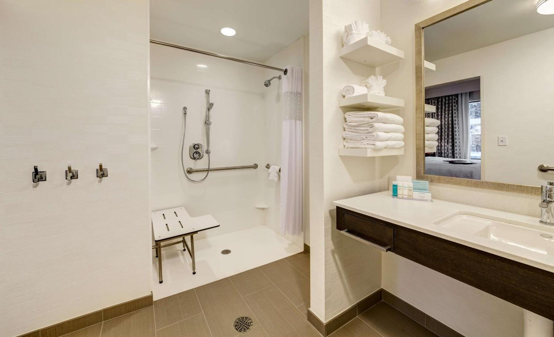 Hampton Inn & Suites Dallas/Plano-East Hampton Inn & Suites Dallas/Plano-East