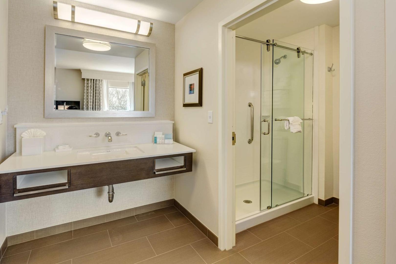 Hampton Inn & Suites Dallas/Plano-East Hampton Inn & Suites Dallas/Plano-East