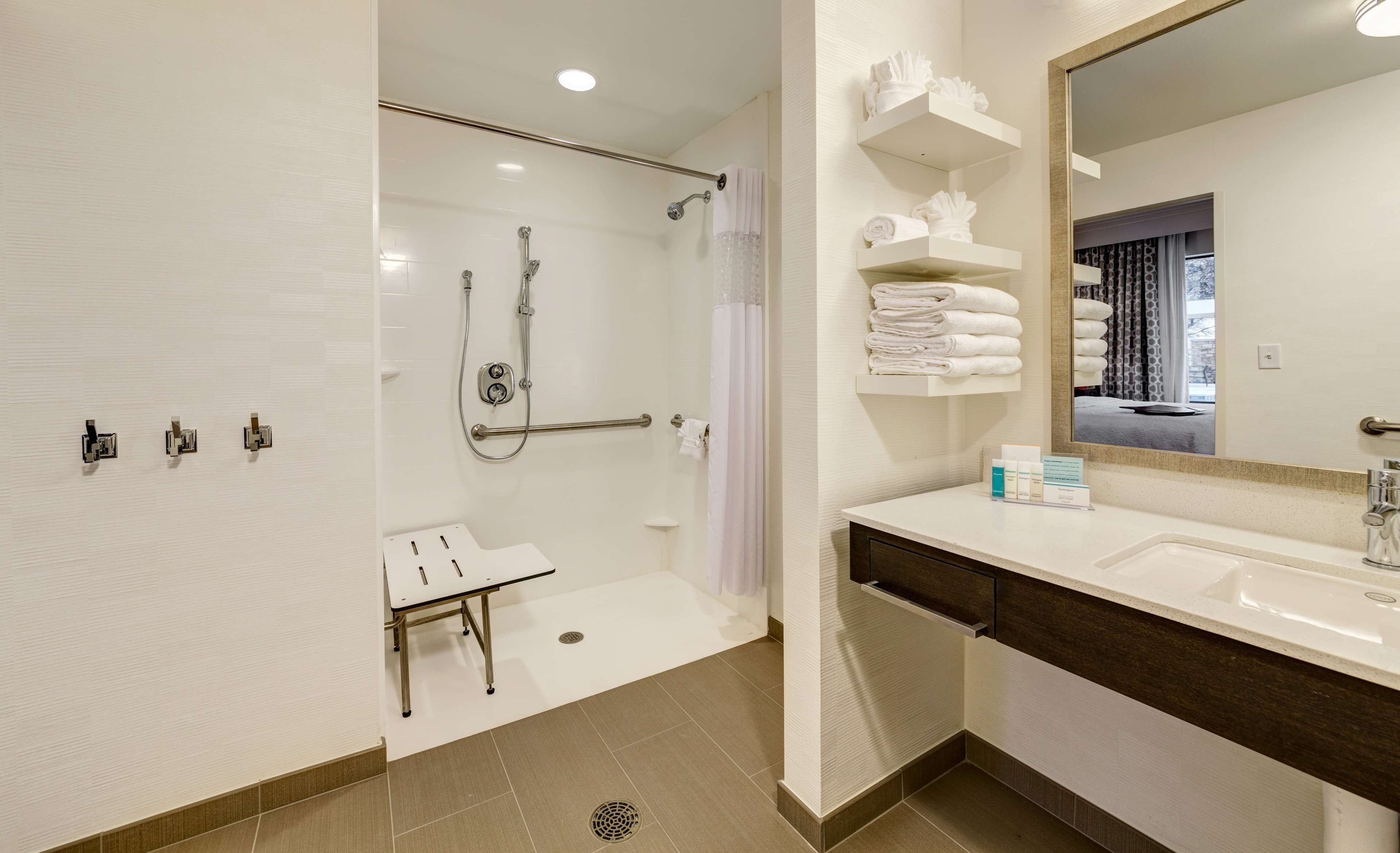 Hampton Inn & Suites Dallas/Plano-East Hampton Inn & Suites Dallas/Plano-East