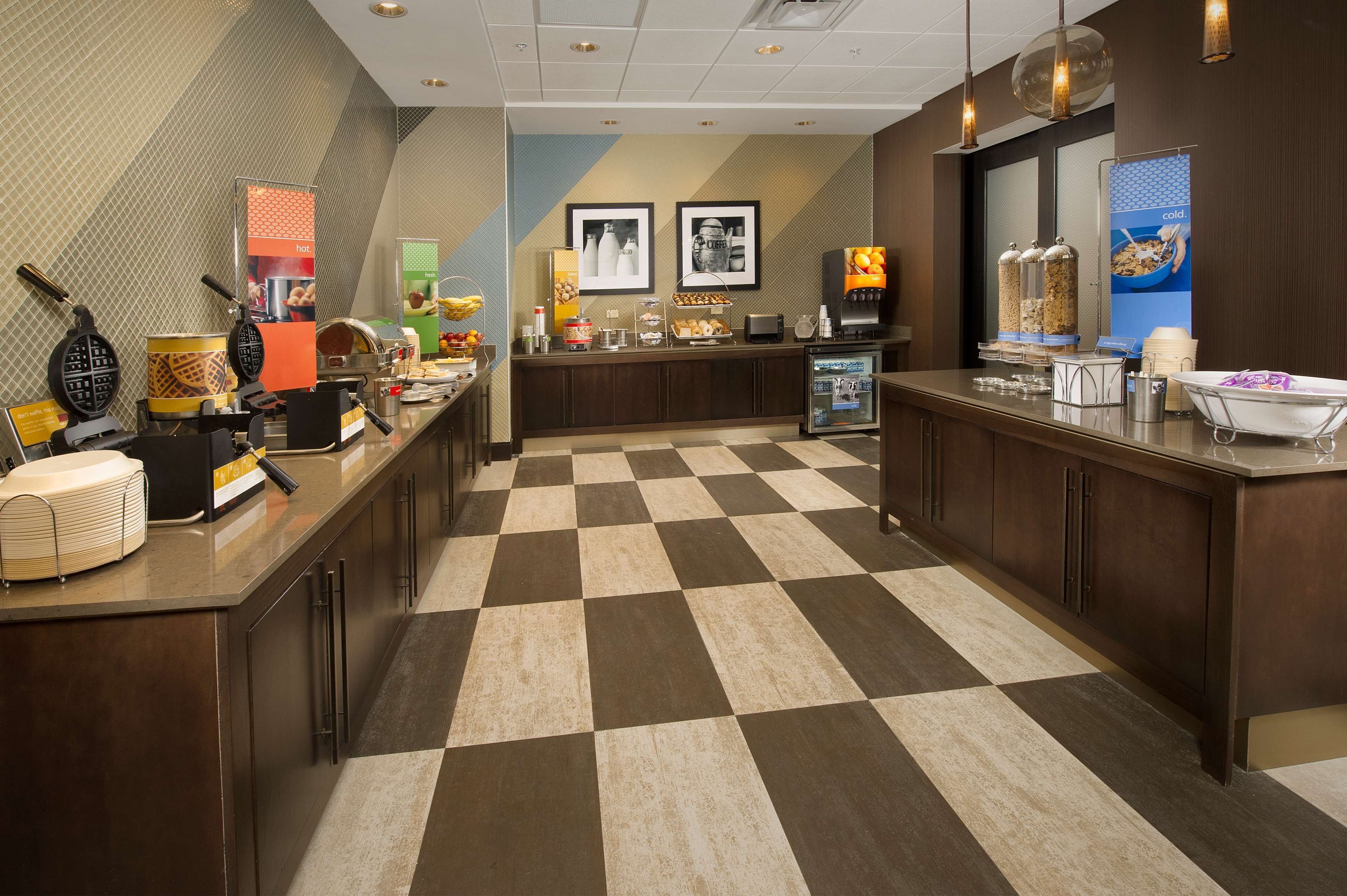 Hampton Inn & Suites San Antonio-Downtown / Market Square Hampton Inn & Suites San Antonio-Downtown / Market Square