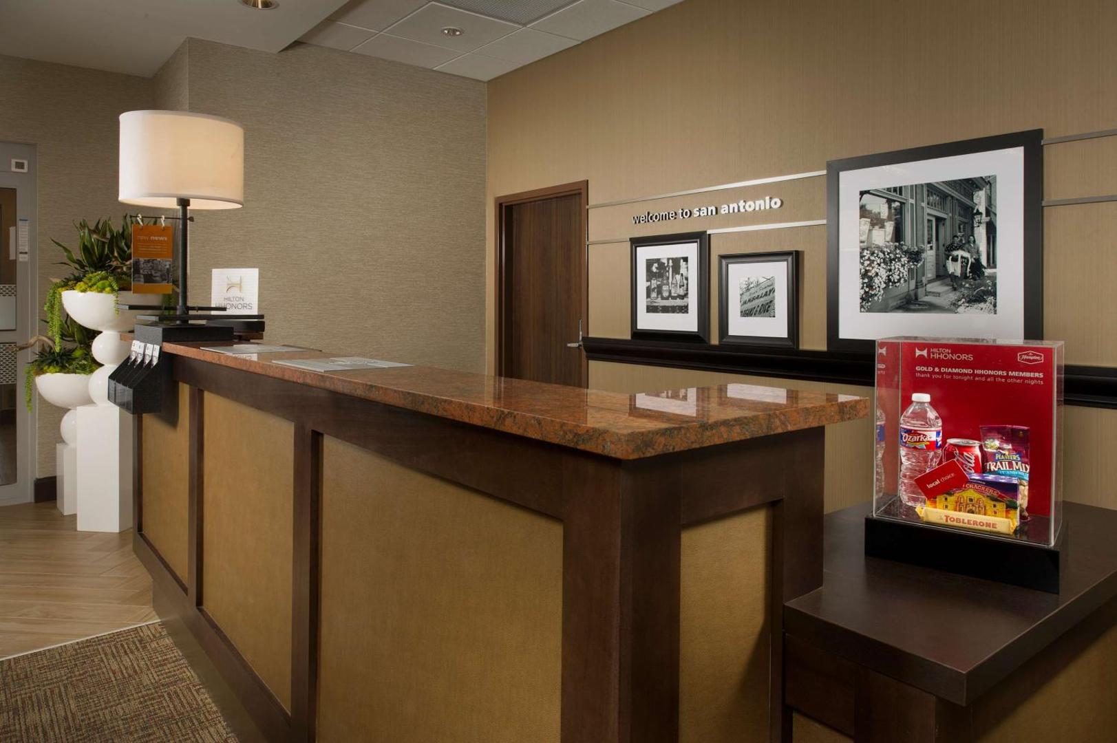 Hampton Inn & Suites San Antonio-Downtown / Market Square Hampton Inn & Suites San Antonio-Downtown / Market Square