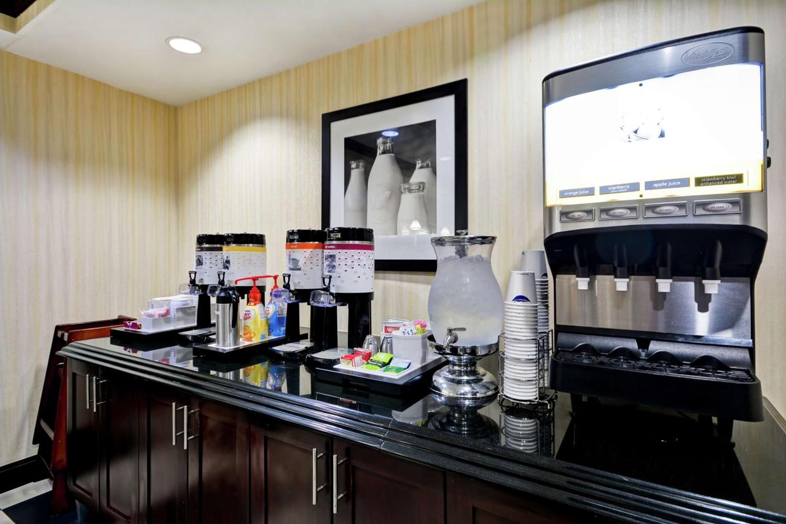 Hampton Inn & Suites San Antonio / Northeast I-35 Hampton Inn & Suites San Antonio / Northeast I-35
