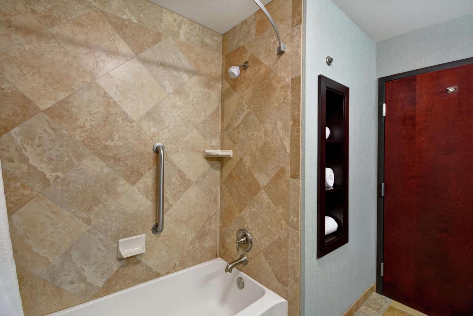 Hampton Inn & Suites San Antonio / Northeast I-35 Hampton Inn & Suites San Antonio / Northeast I-35