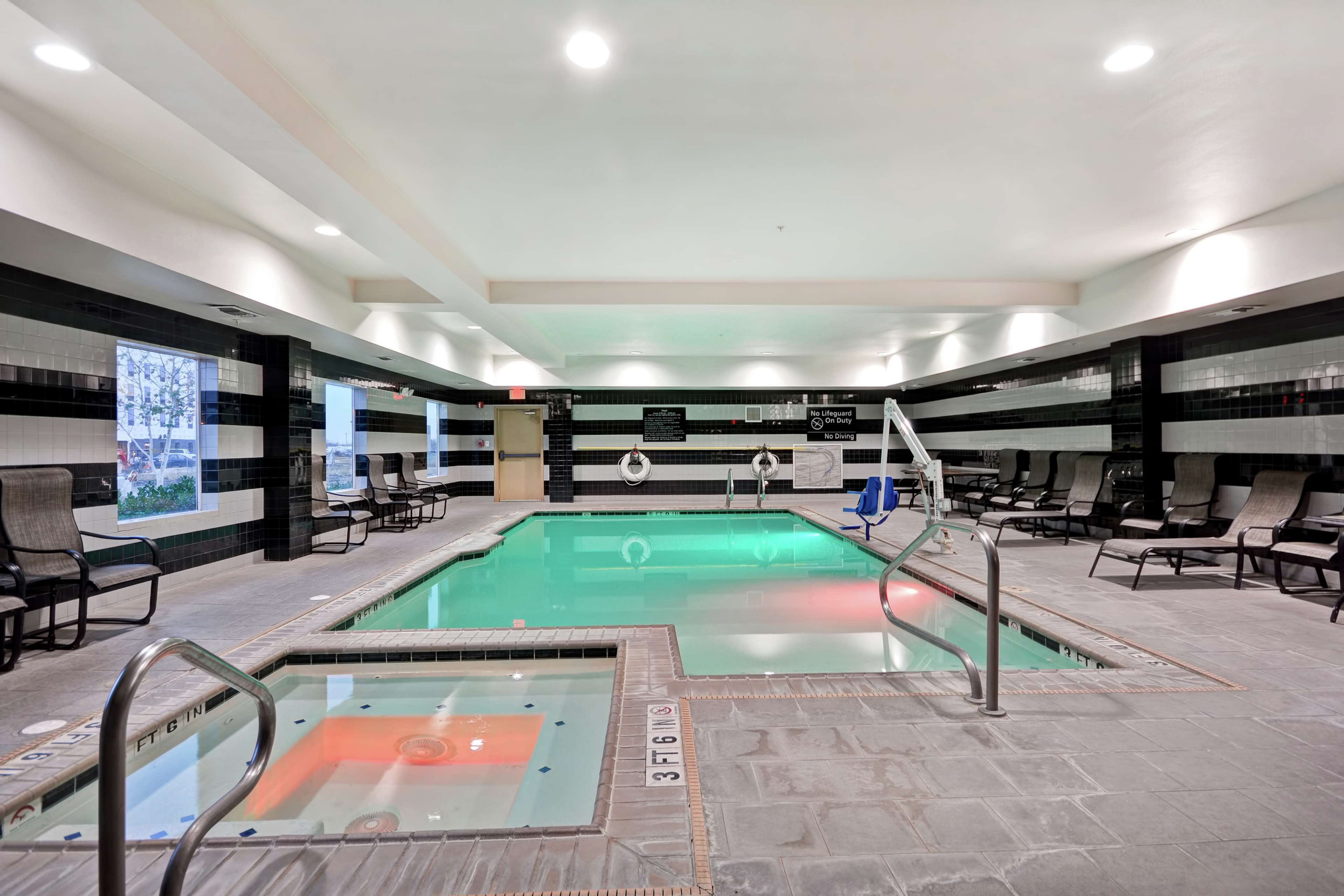 Hampton Inn & Suites San Antonio / Northeast I-35 Hampton Inn & Suites San Antonio / Northeast I-35