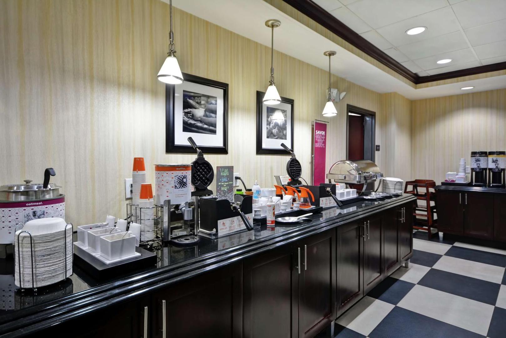Hampton Inn & Suites San Antonio / Northeast I-35 Hampton Inn & Suites San Antonio / Northeast I-35