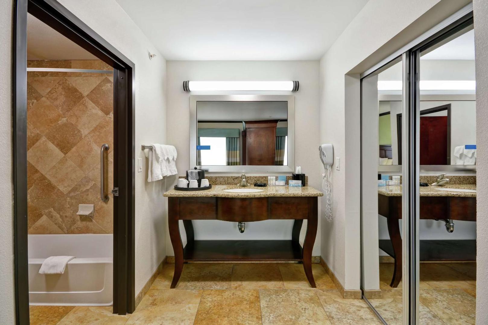 Hampton Inn & Suites San Antonio / Northeast I-35 Hampton Inn & Suites San Antonio / Northeast I-35
