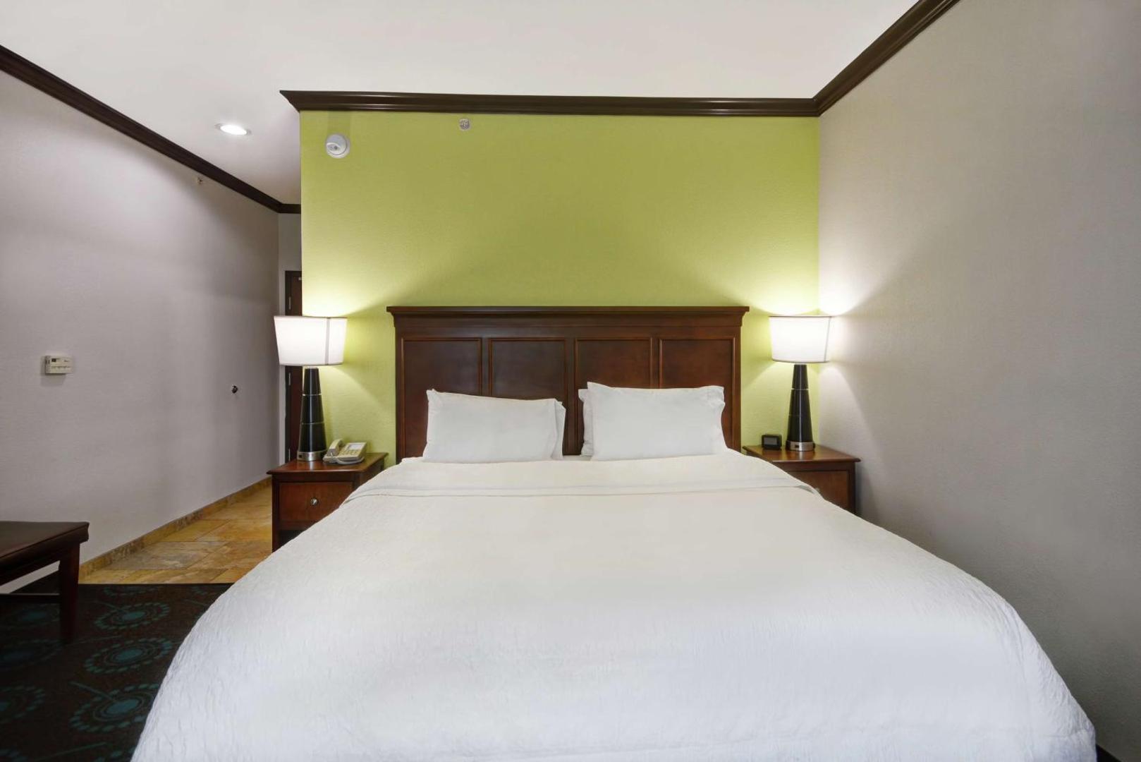 Hampton Inn & Suites San Antonio / Northeast I-35 Hampton Inn & Suites San Antonio / Northeast I-35
