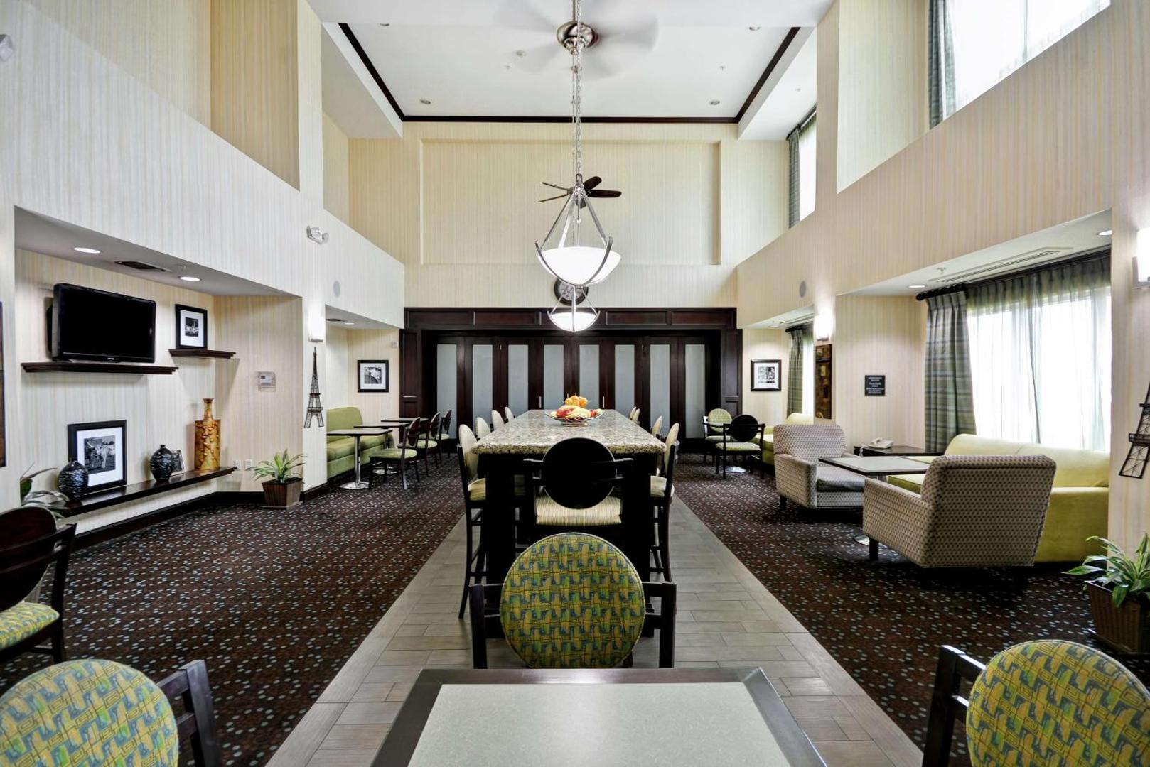 Hampton Inn & Suites San Antonio / Northeast I-35 Hampton Inn & Suites San Antonio / Northeast I-35