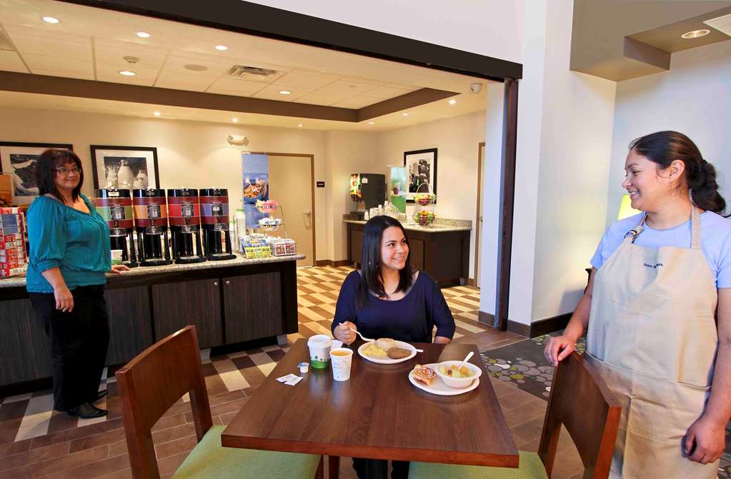 Hampton Inn and Suites Winnie Hampton Inn and Suites Winnie