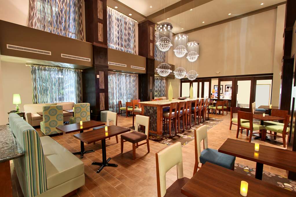 Hampton Inn and Suites Winnie Hampton Inn and Suites Winnie