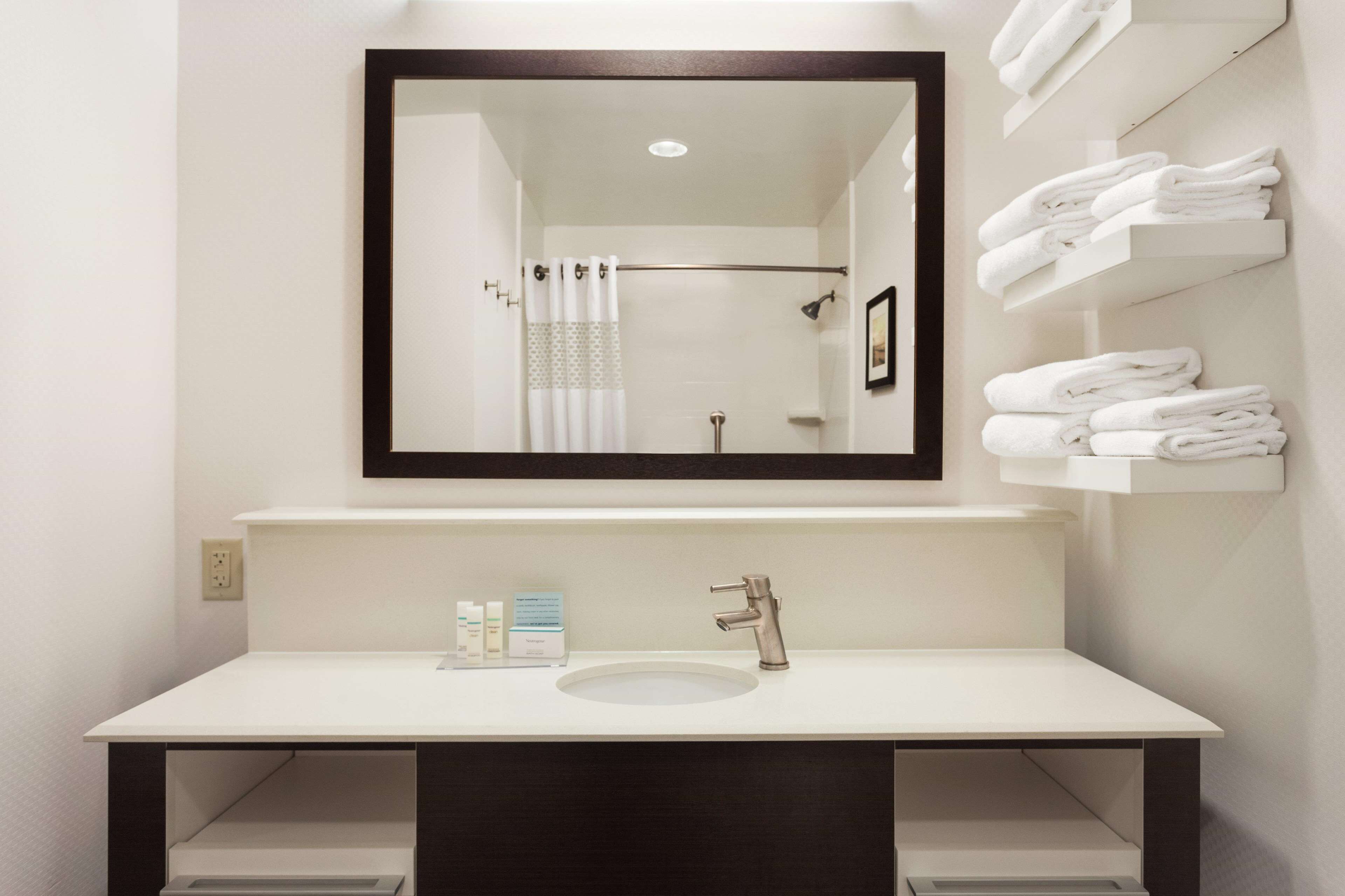 Hampton Inn Colchester Hampton Inn Colchester