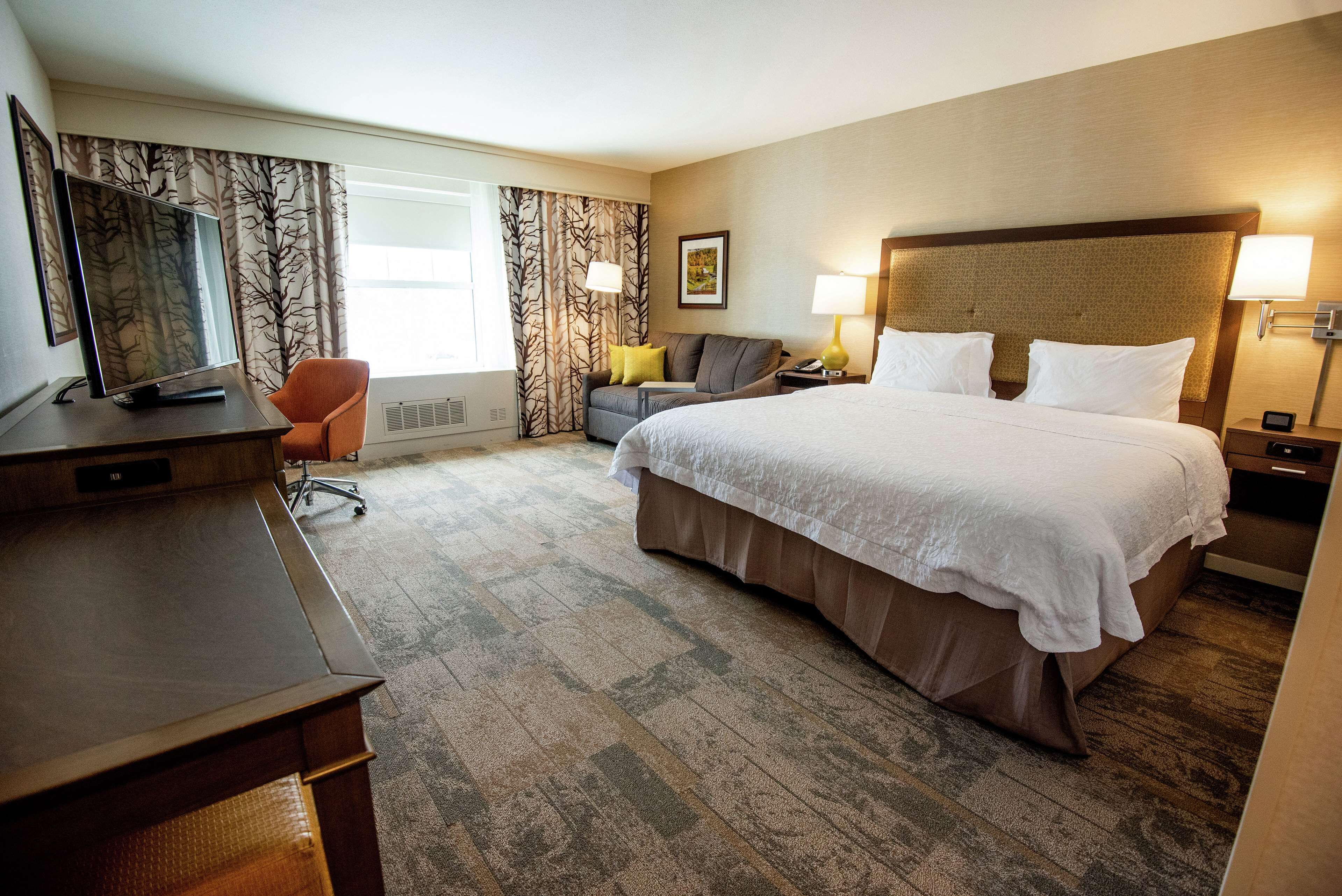 Hampton Inn & Suites Manchester Hampton Inn & Suites Manchester