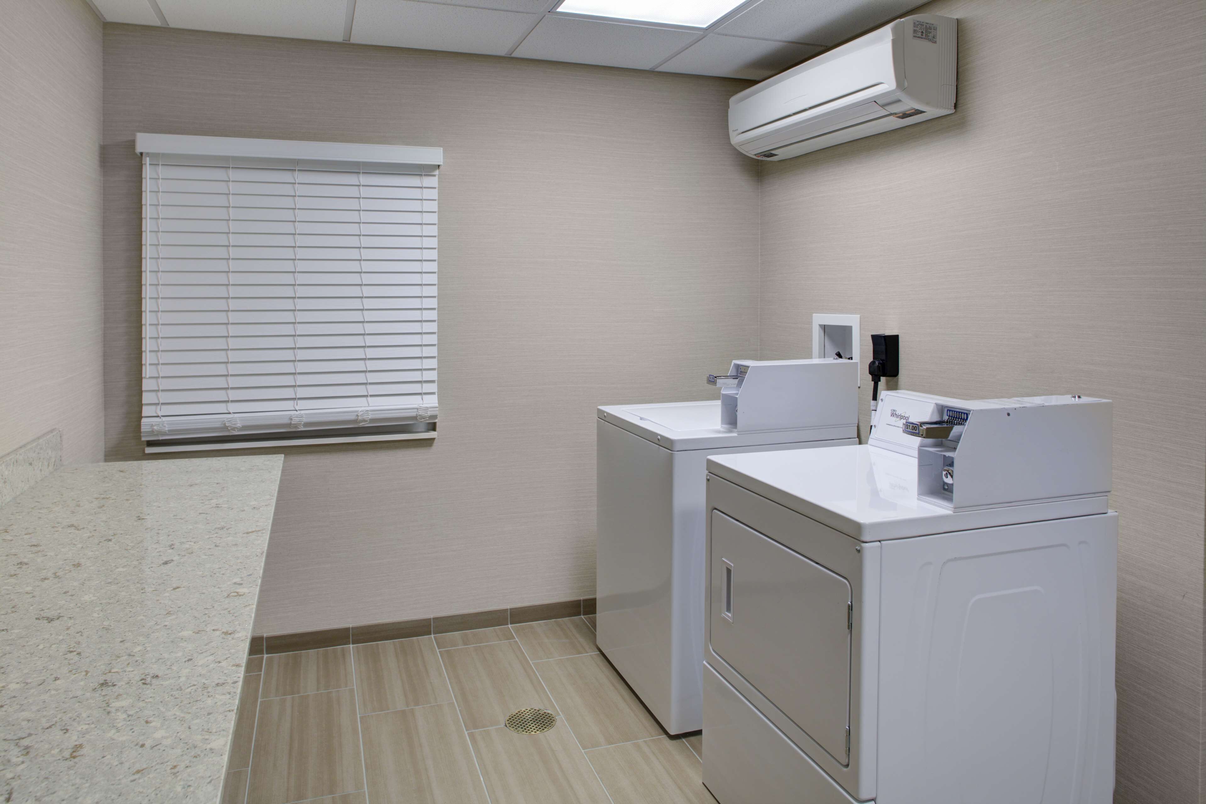 Hampton Inn & Suites Manchester Hampton Inn & Suites Manchester