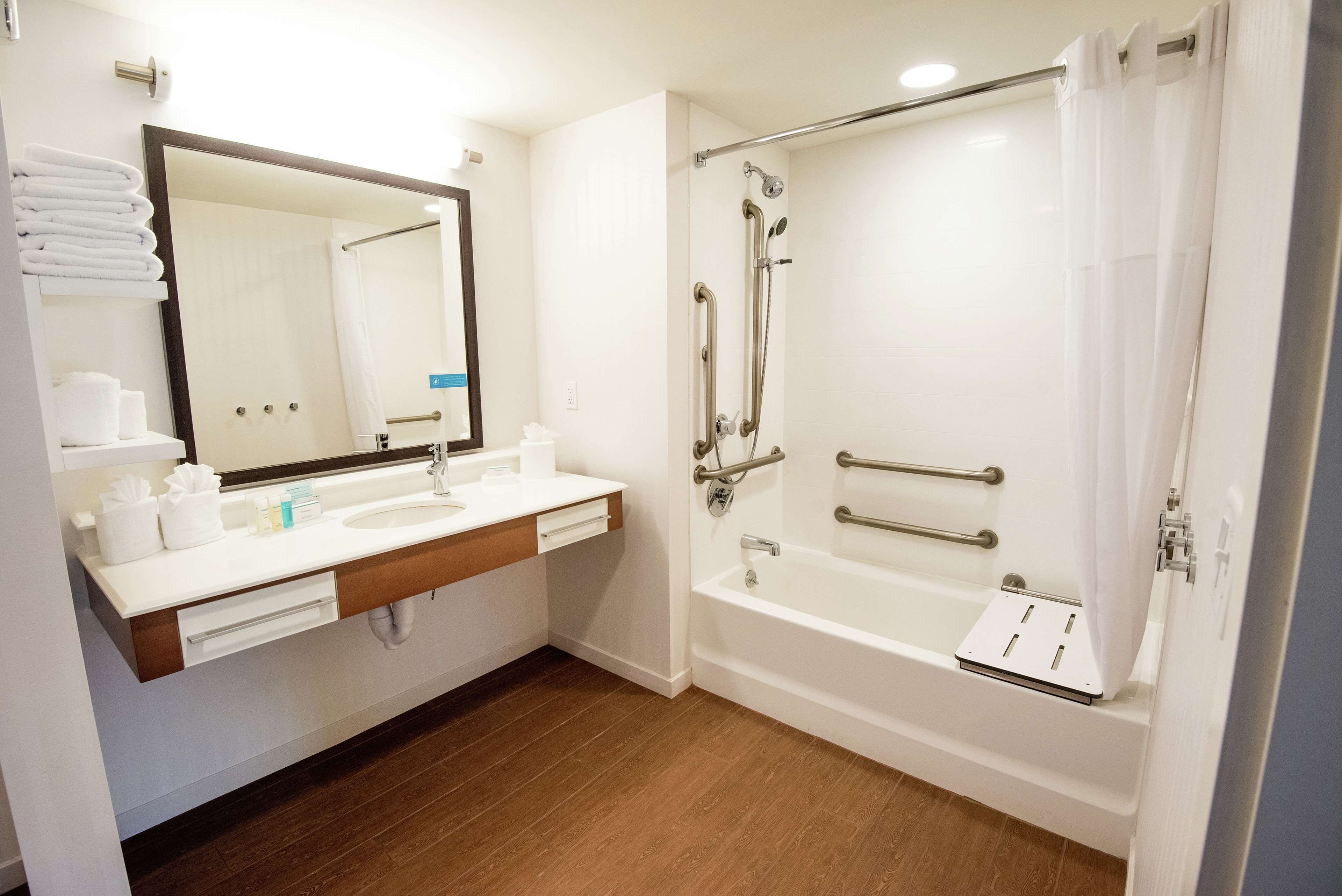 Hampton Inn & Suites Manchester Hampton Inn & Suites Manchester