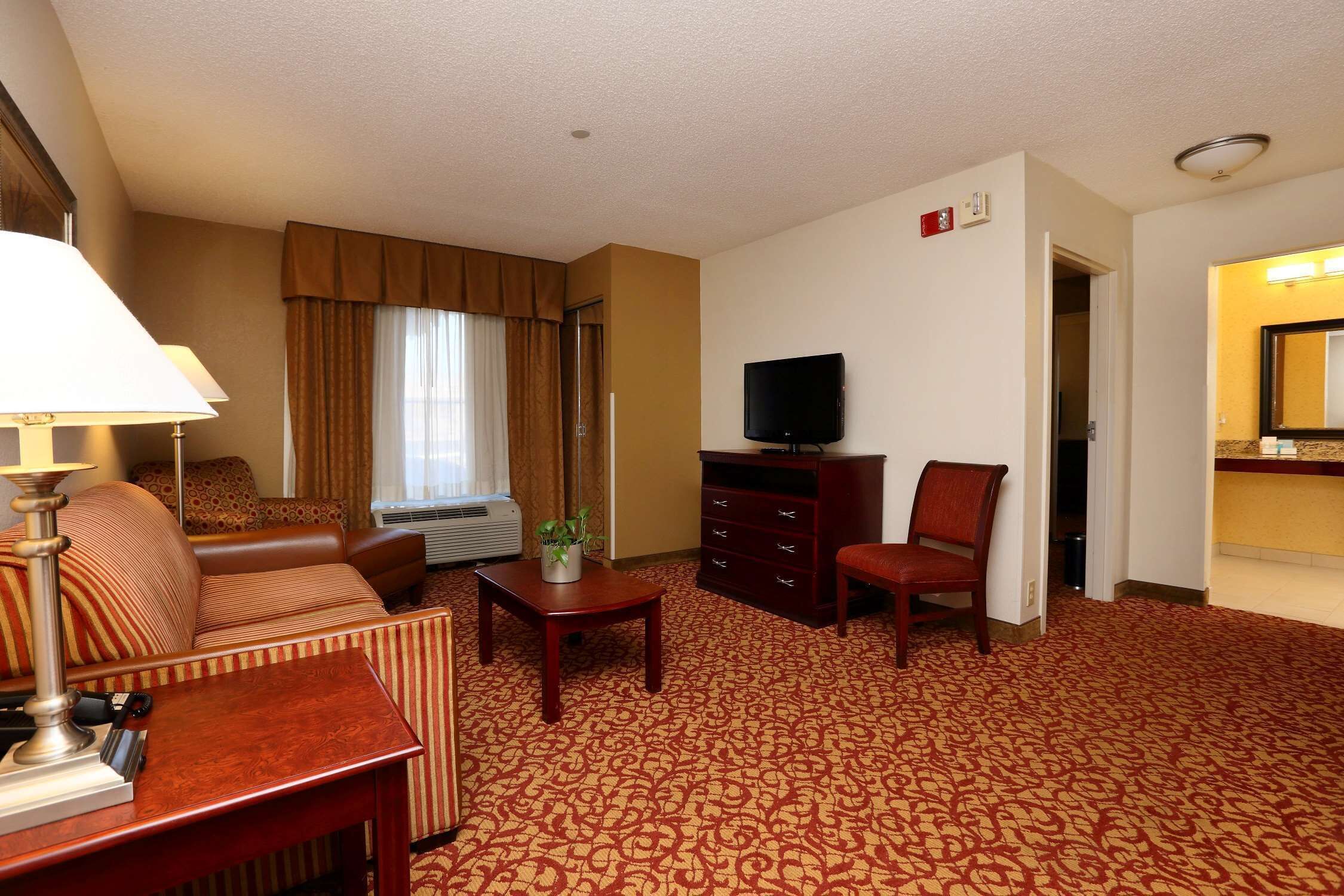 Hampton Inn & Suites Charlottesville-At The University Hampton Inn & Suites Charlottesville-At The University