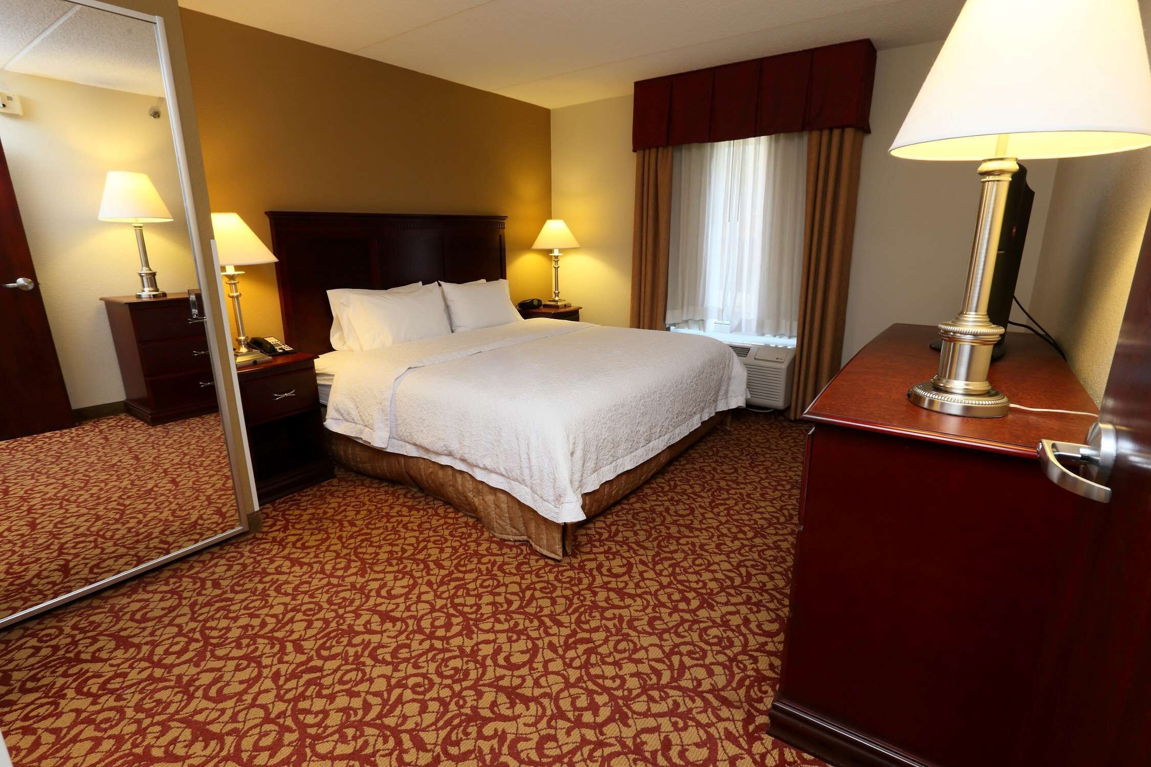 Hampton Inn & Suites Charlottesville-At The University Hampton Inn & Suites Charlottesville-At The University