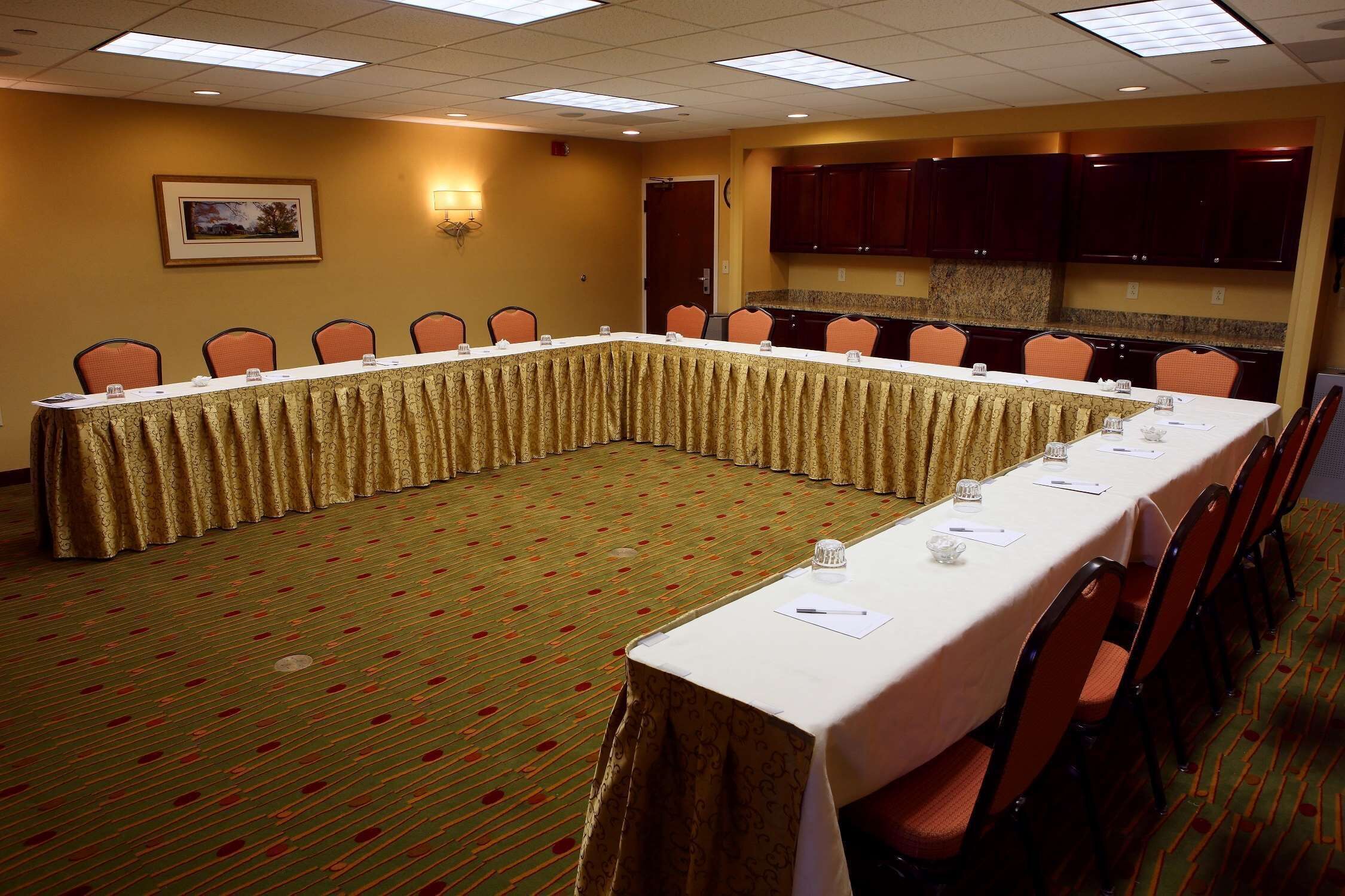 Hampton Inn & Suites Charlottesville-At The University Hampton Inn & Suites Charlottesville-At The University