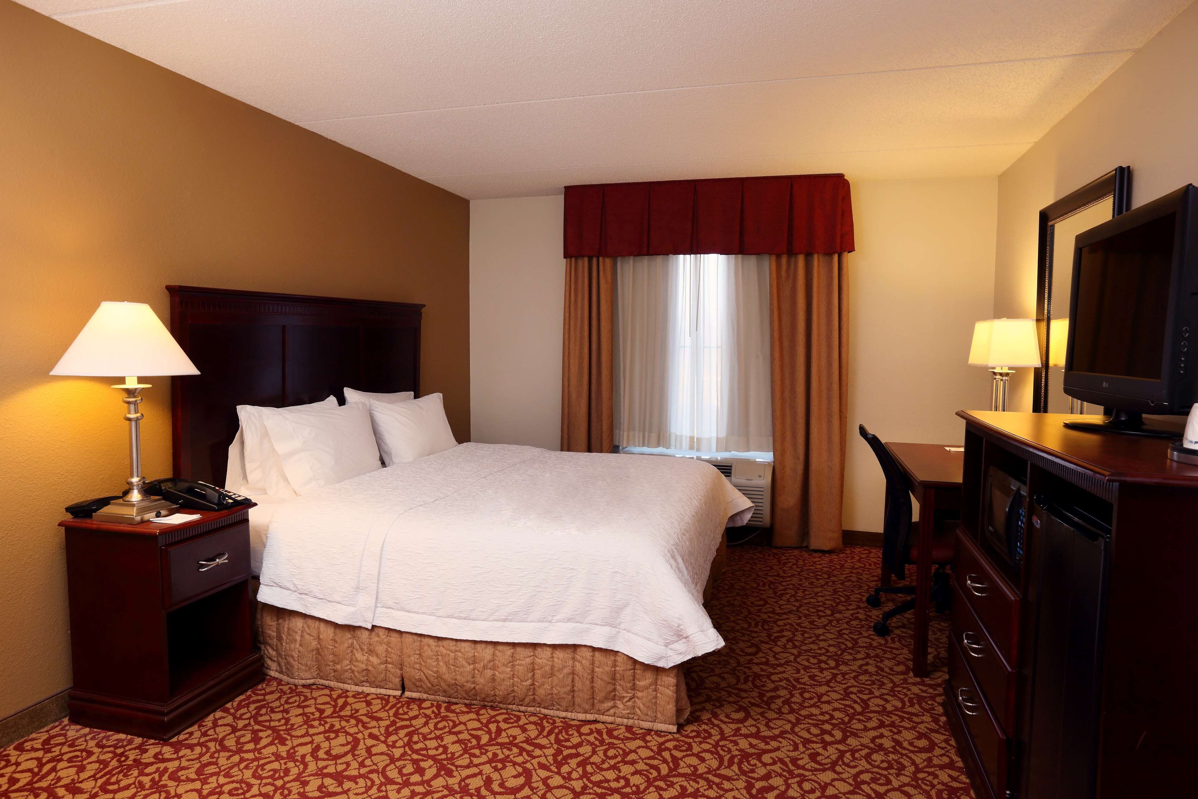 Hampton Inn & Suites Charlottesville-At The University Hampton Inn & Suites Charlottesville-At The University