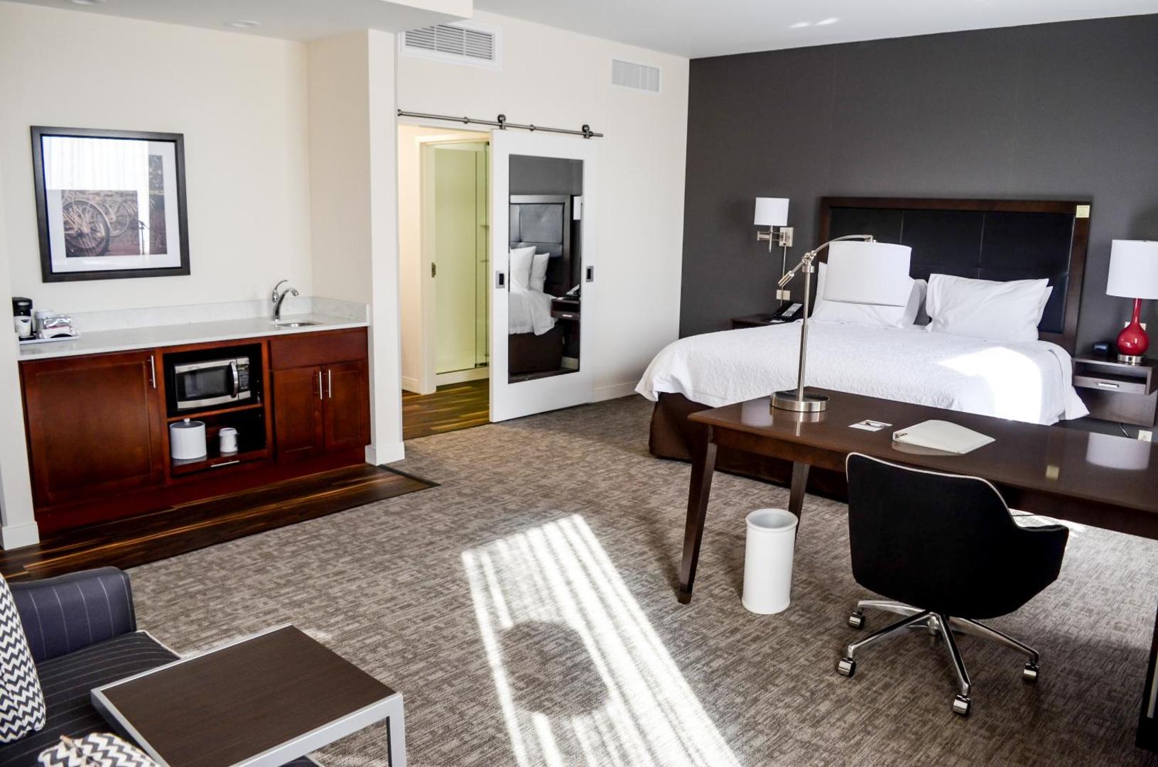 Hampton Inn & Suites Richmond - Downtown Hampton Inn & Suites Richmond - Downtown