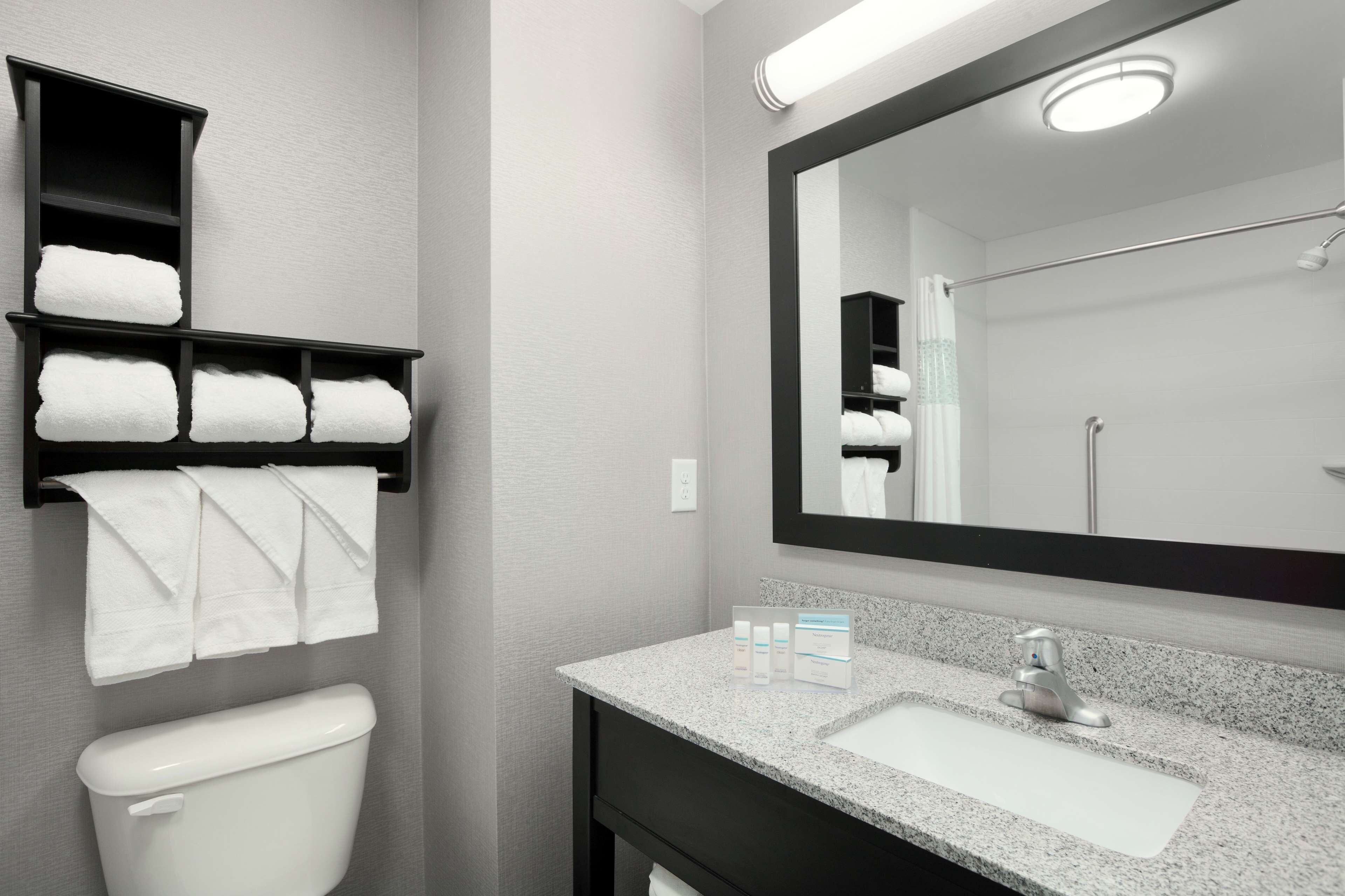 Hampton Inn & Suites Roanoke Airport Hampton Inn & Suites Roanoke Airport