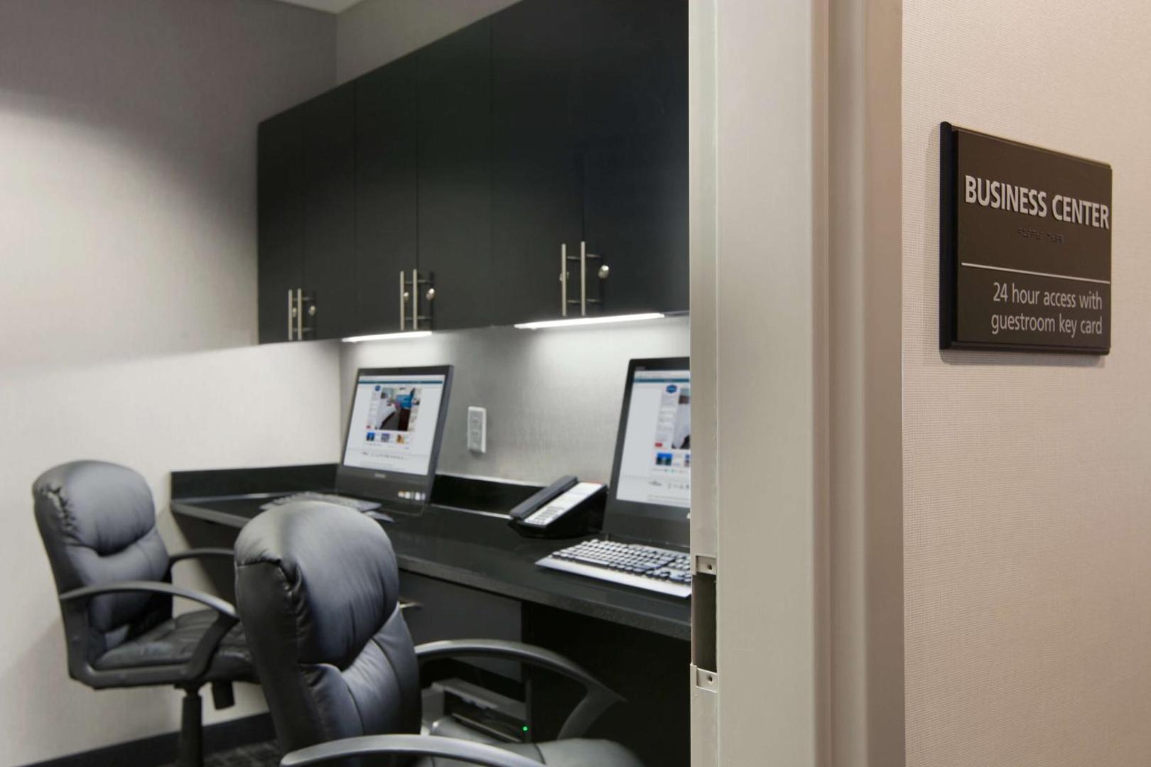 Hampton Inn & Suites Roanoke Airport Hampton Inn & Suites Roanoke Airport