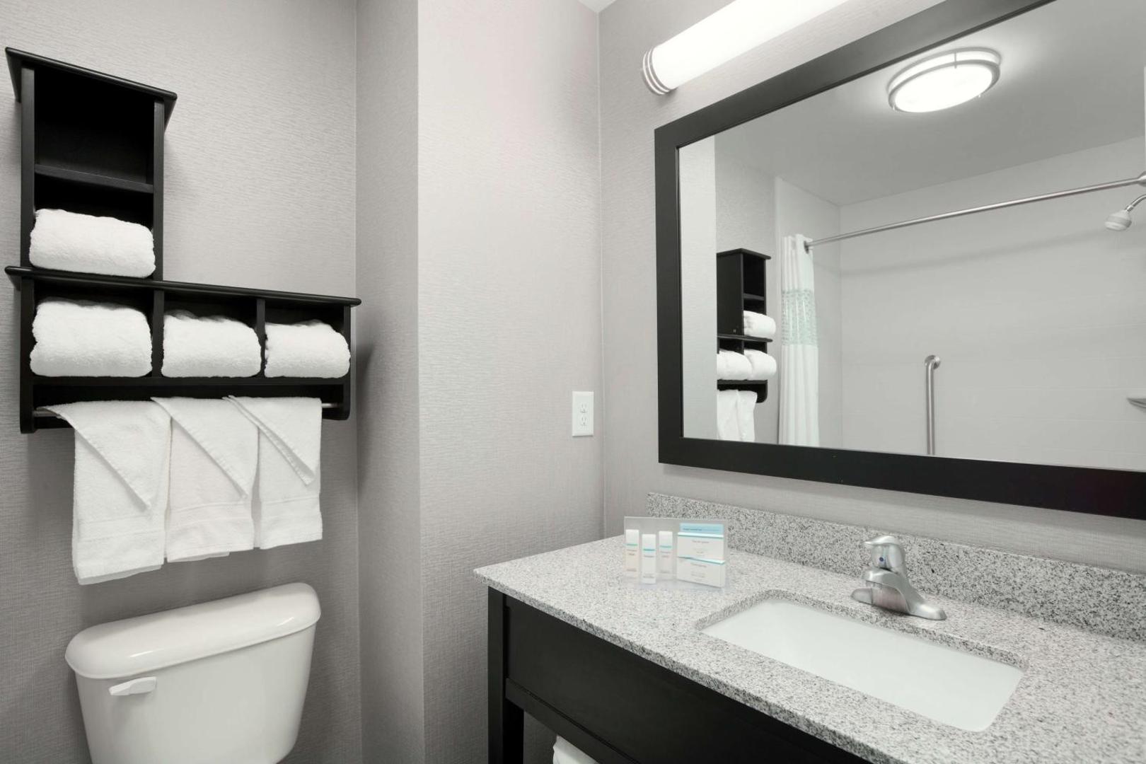 Hampton Inn & Suites Roanoke Airport Hampton Inn & Suites Roanoke Airport