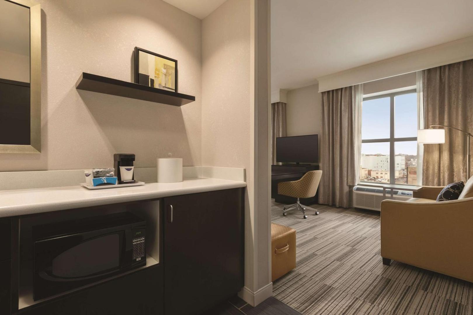 Hampton Inn and Suites Roanoke Downtown Hampton Inn and Suites Roanoke Downtown
